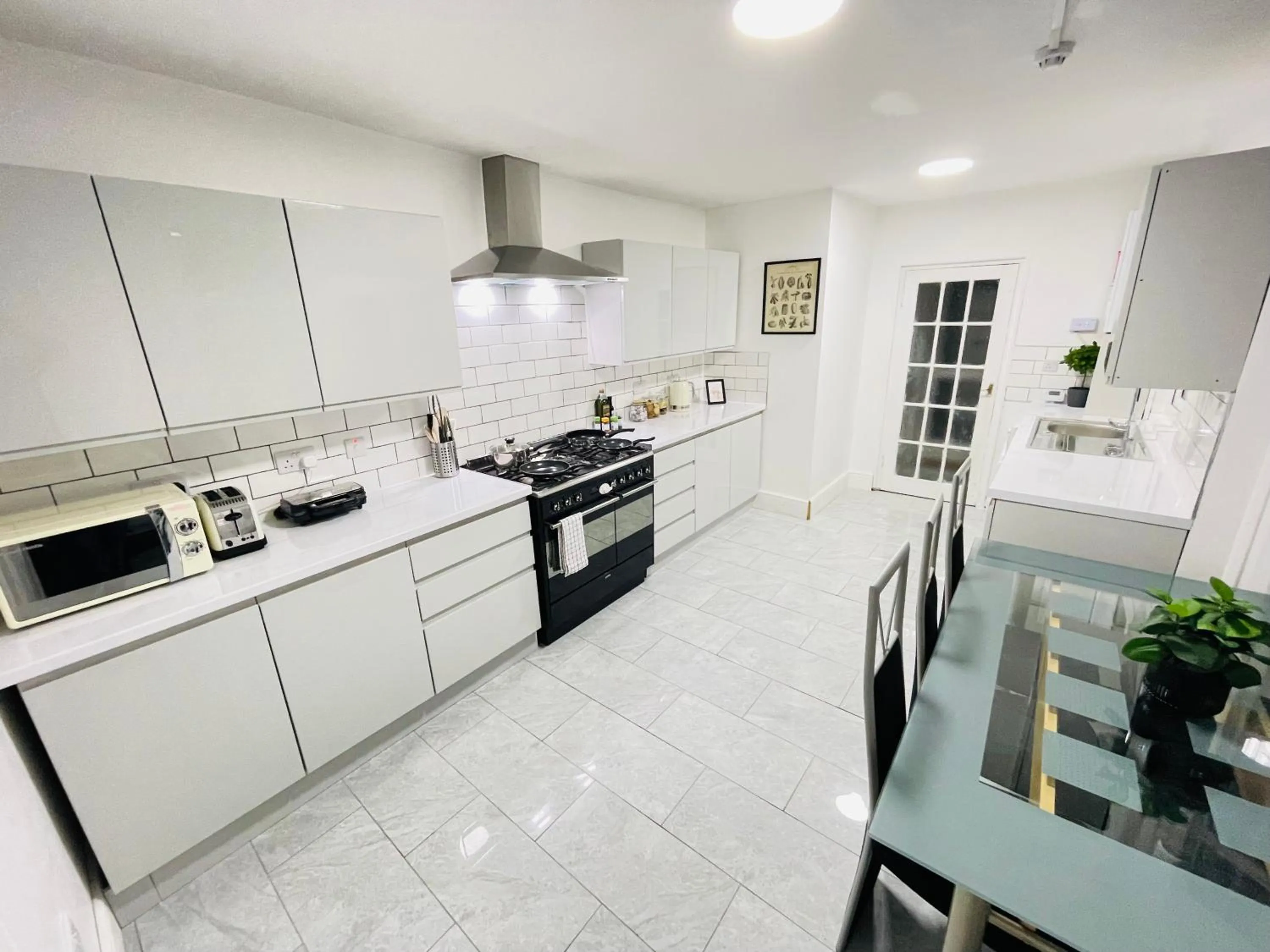 Kitchen or kitchenette in Leytonstone House - SleepyLodge