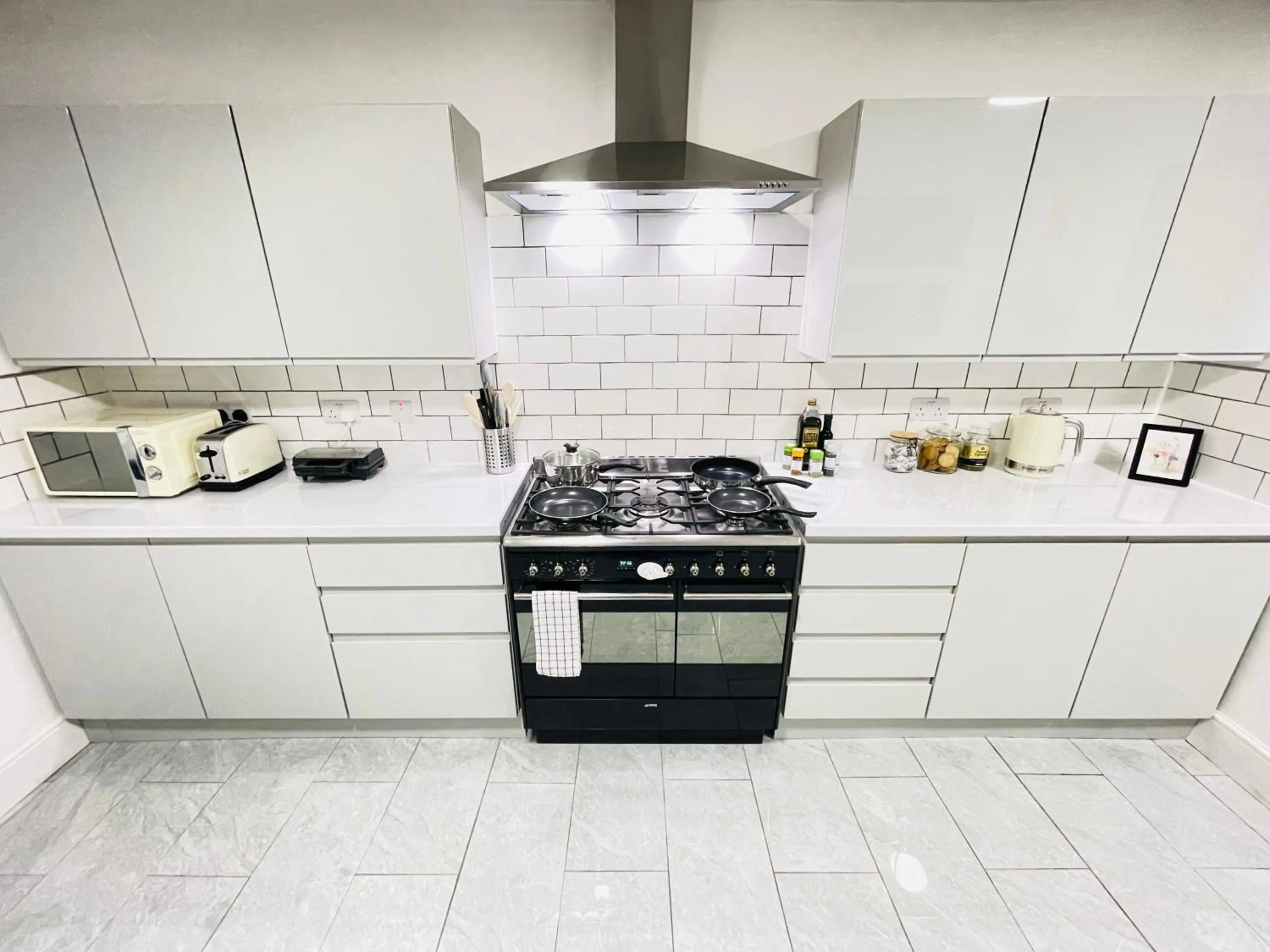 Kitchen or kitchenette in Leytonstone House - SleepyLodge