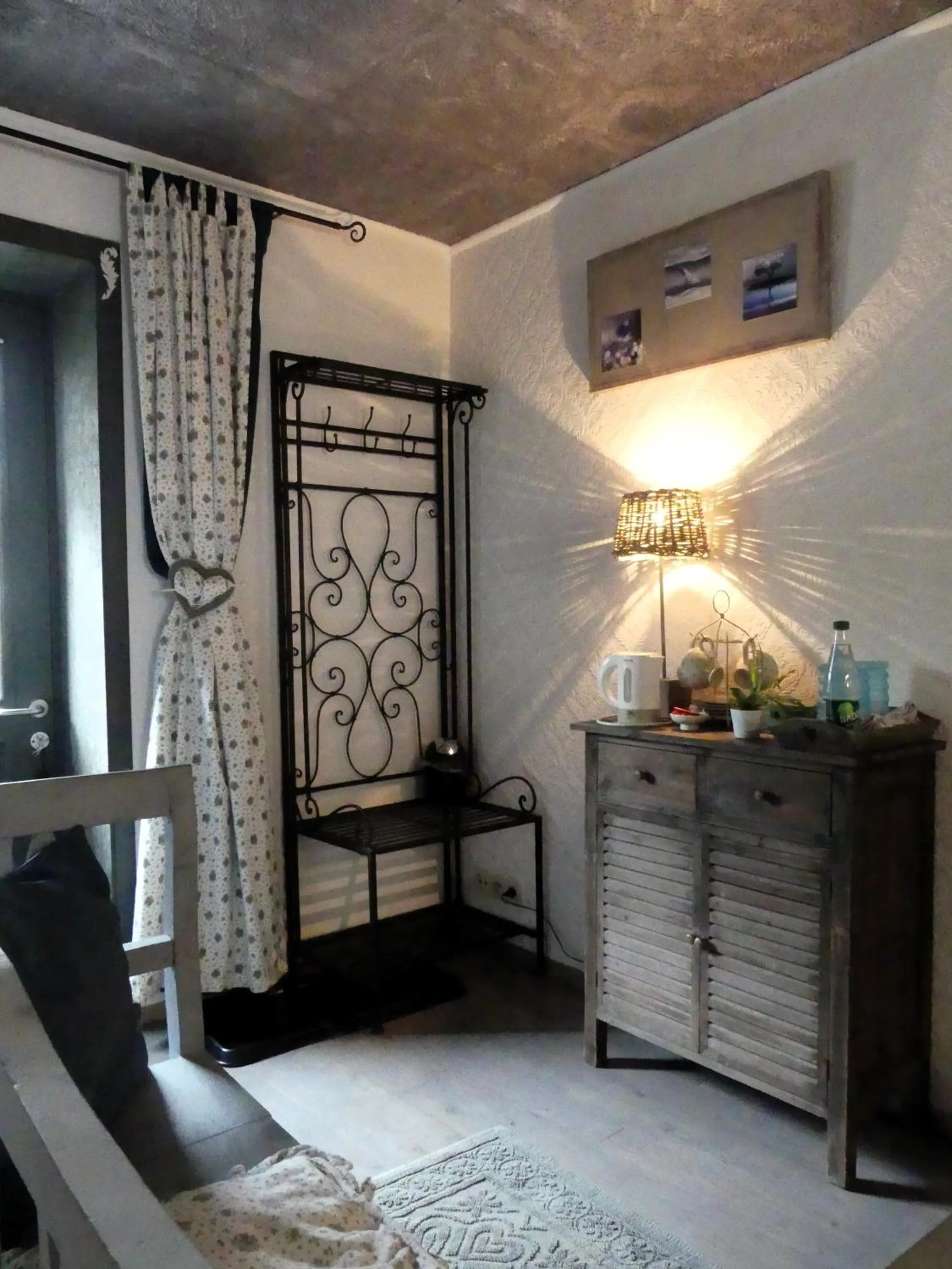 Bedroom, Bed in Suite romance