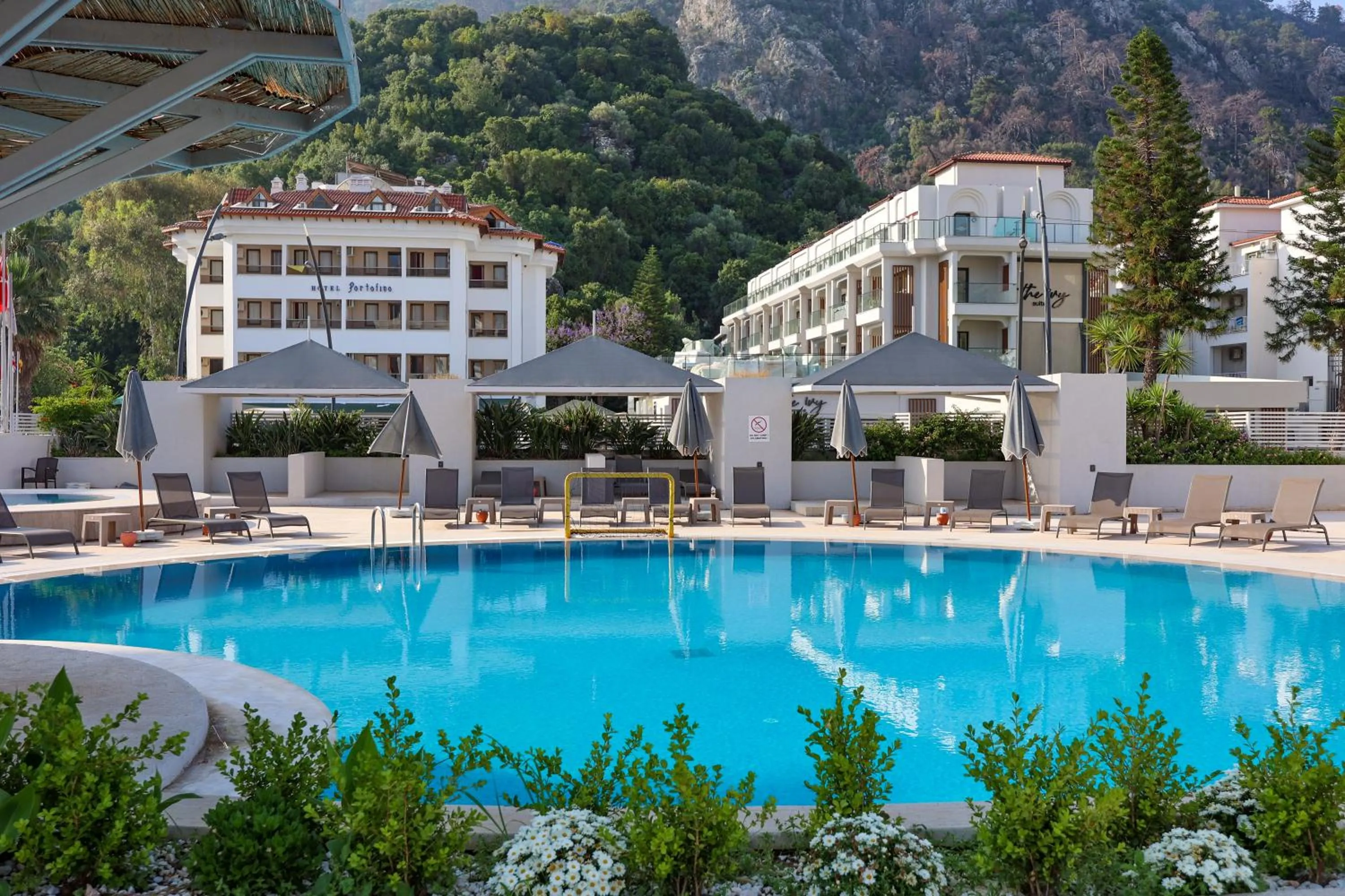 Swimming pool in Faros Premium Beach