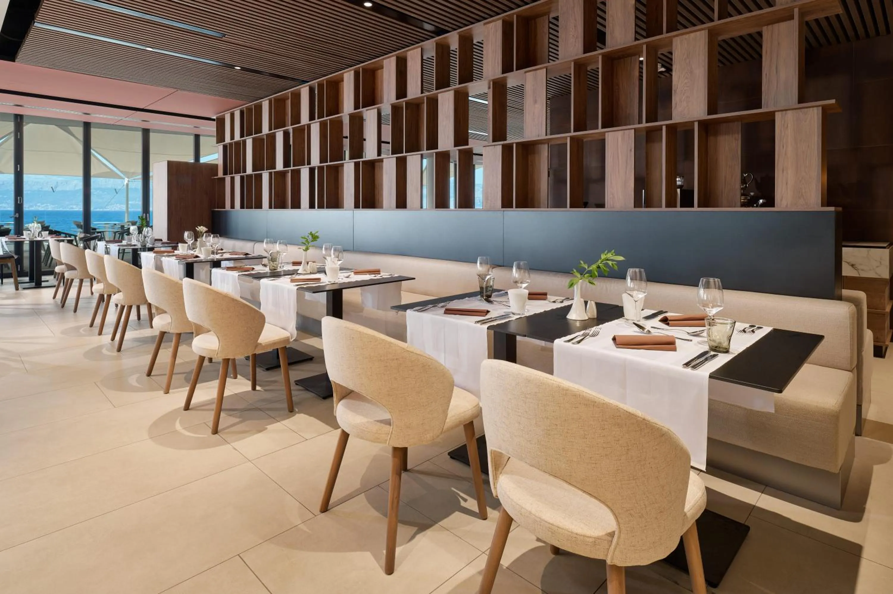 Restaurant/places to eat in Grand Hotel View