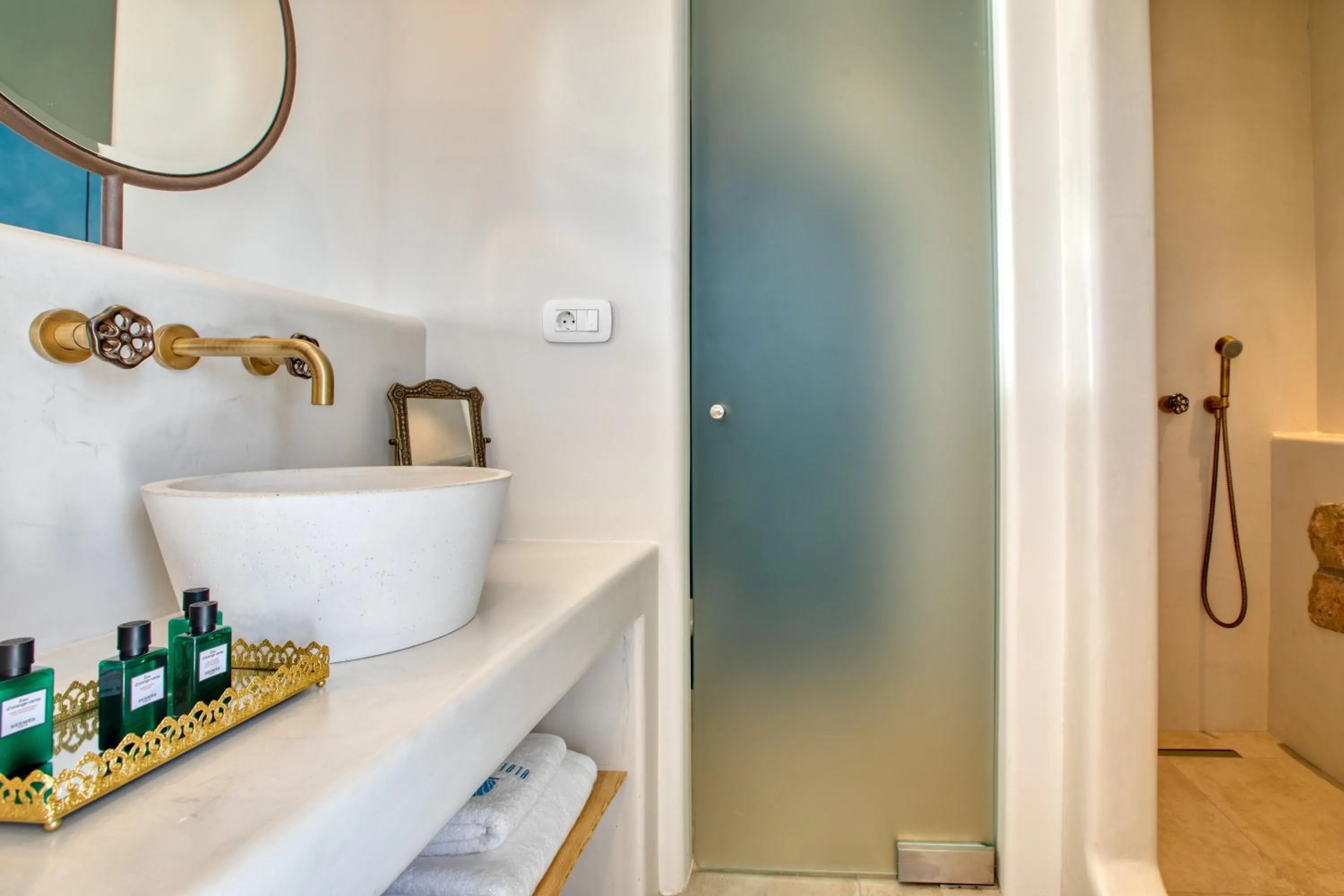 Bathroom in Blue Pearls-Adults Only Luxury Suites