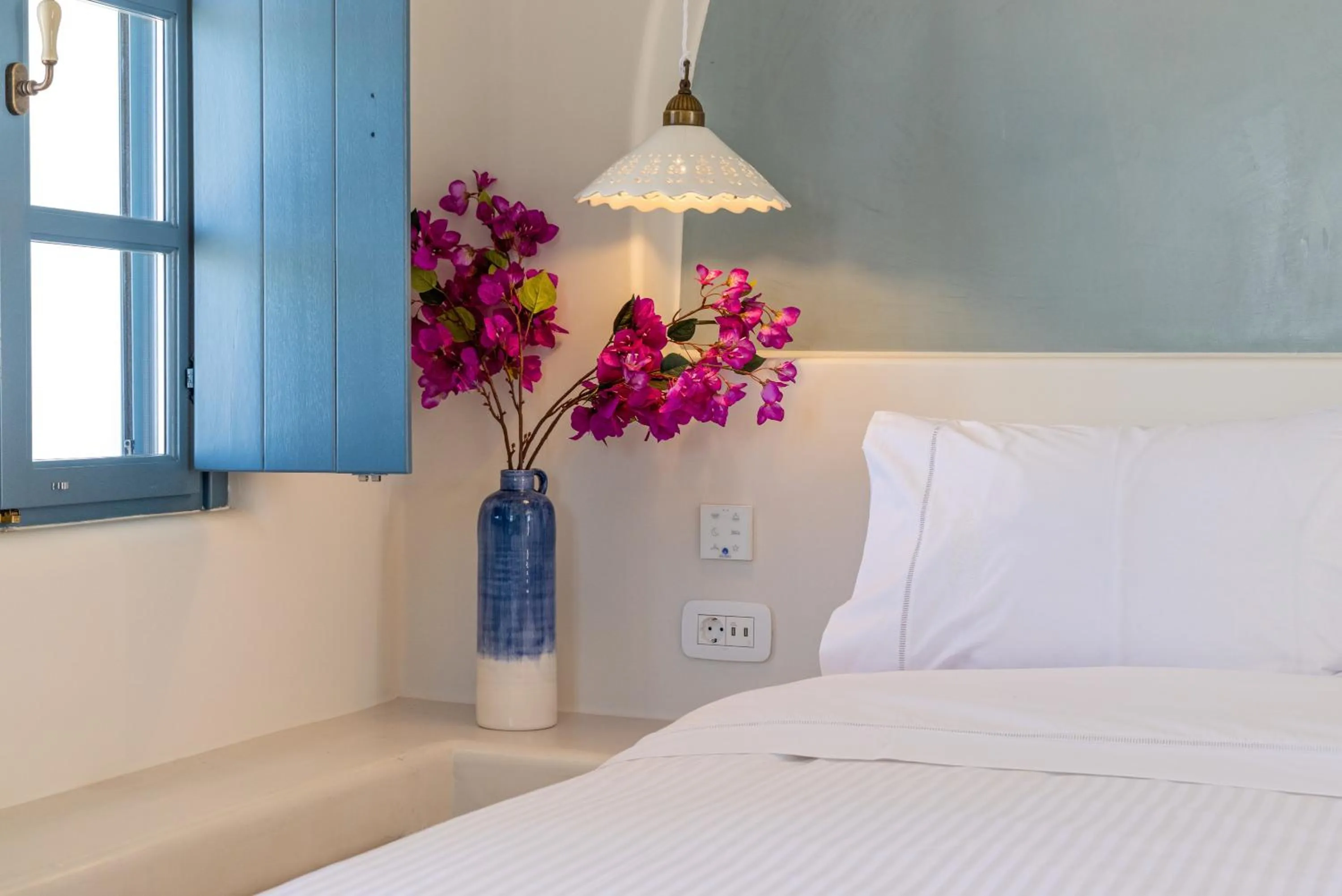 Bed in Blue Pearls-Adults Only Luxury Suites