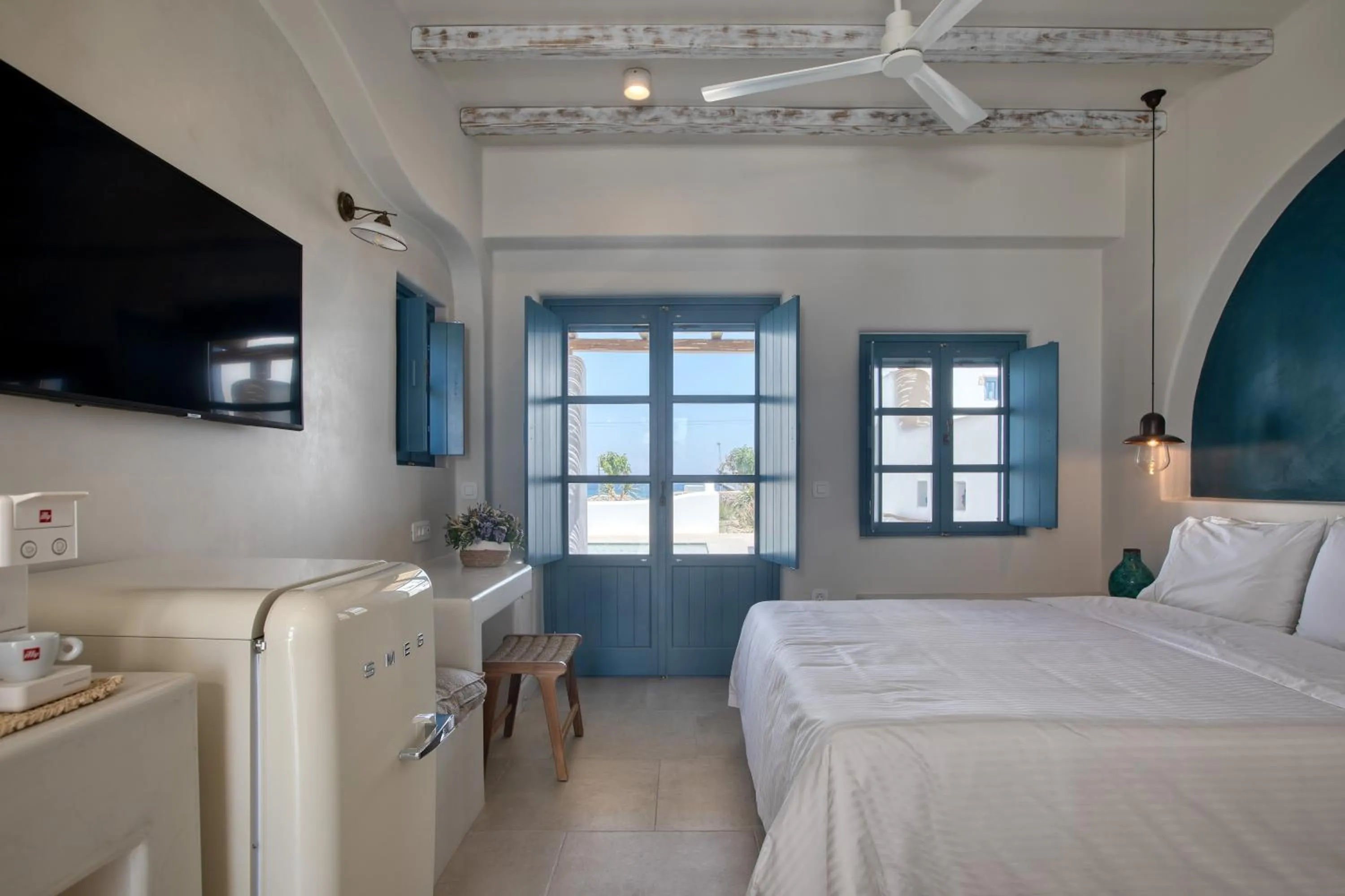 TV and multimedia, Bed in Blue Pearls-Adults Only Luxury Suites