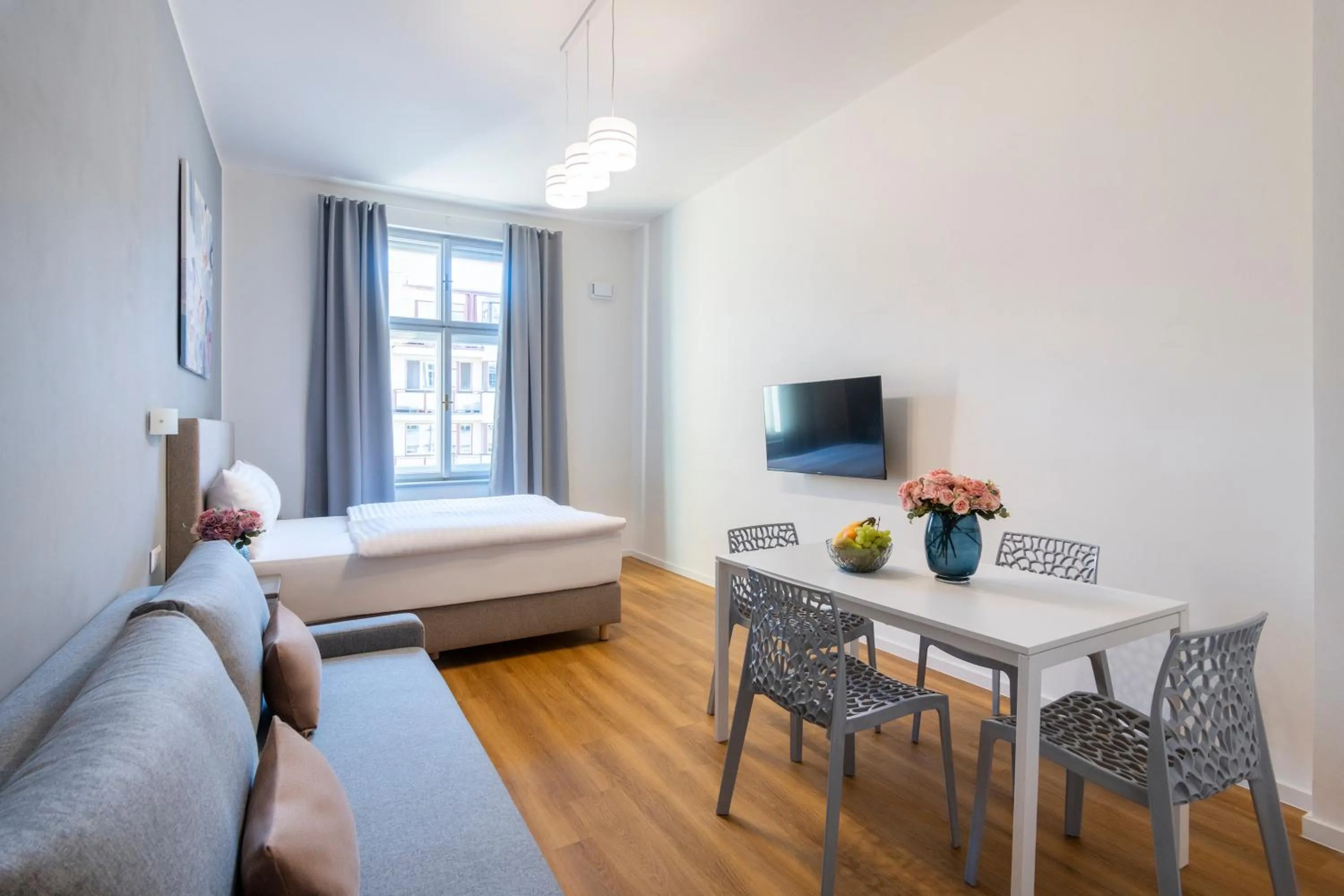 TV and multimedia, Bed in Hidden Art Boutique Residence by Dwellfort