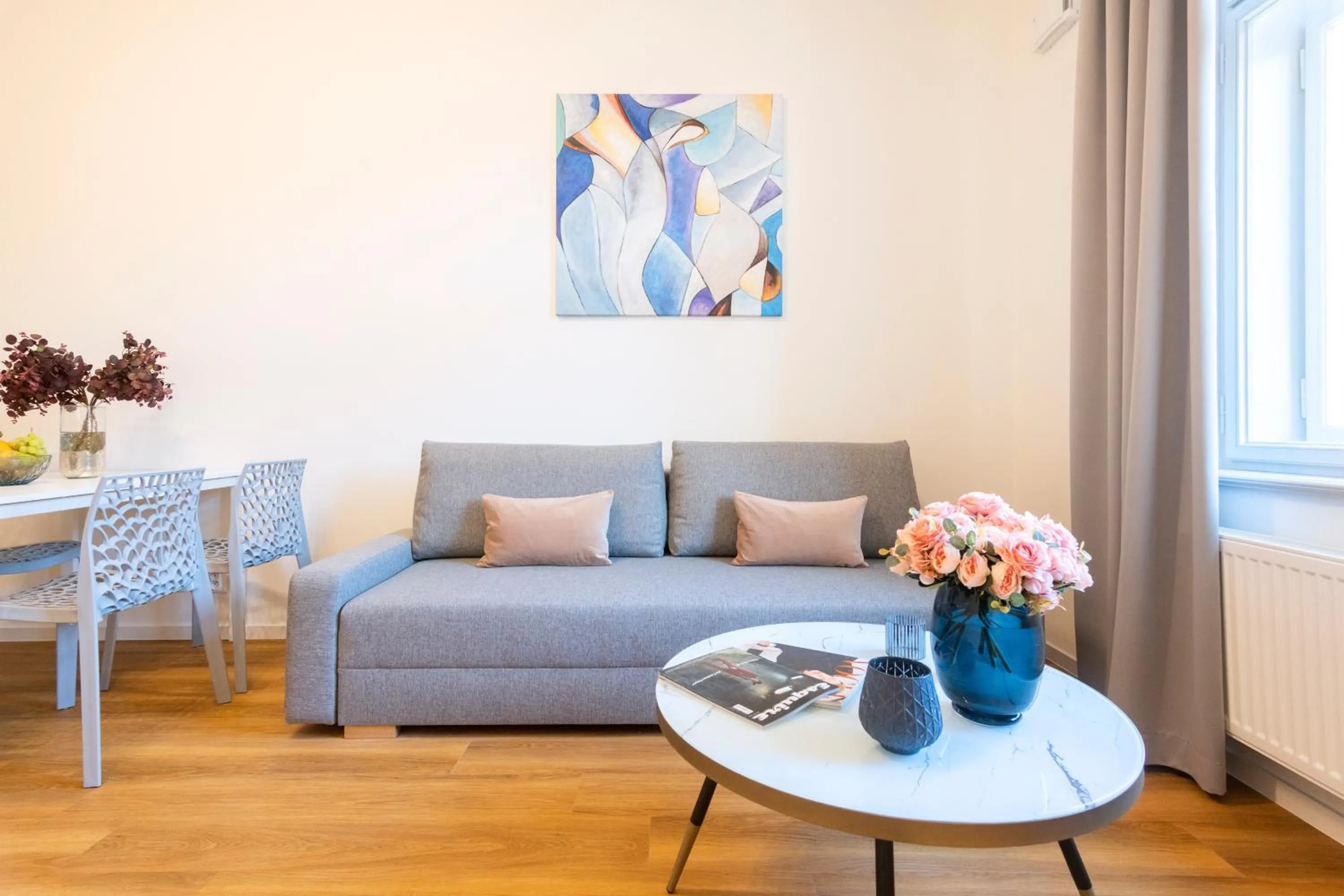 Living room in Hidden Art Boutique Residence by Dwellfort