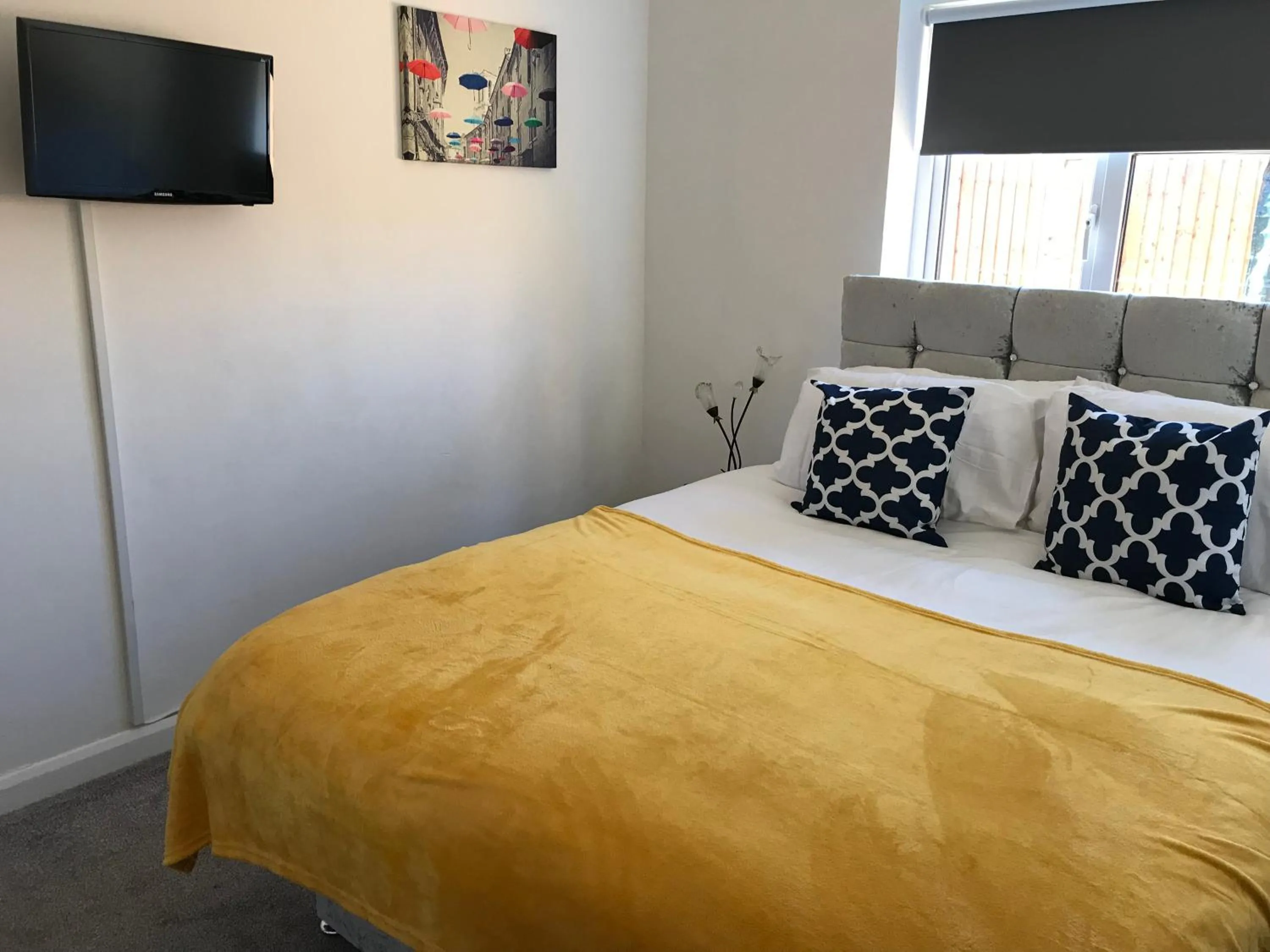 Bedroom, Bed in Stanford Villa