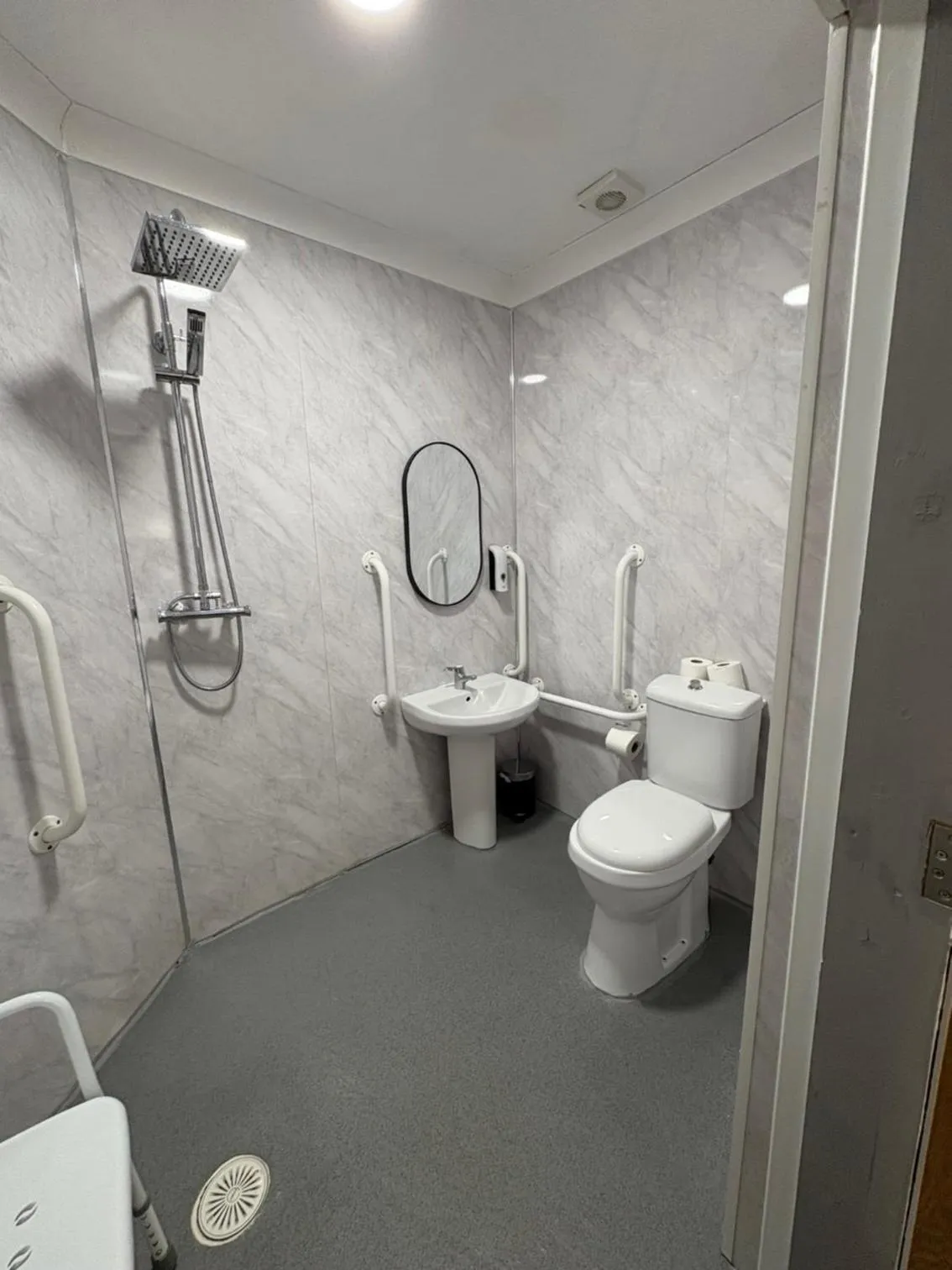 Shower in Best Western Ebbw Vale