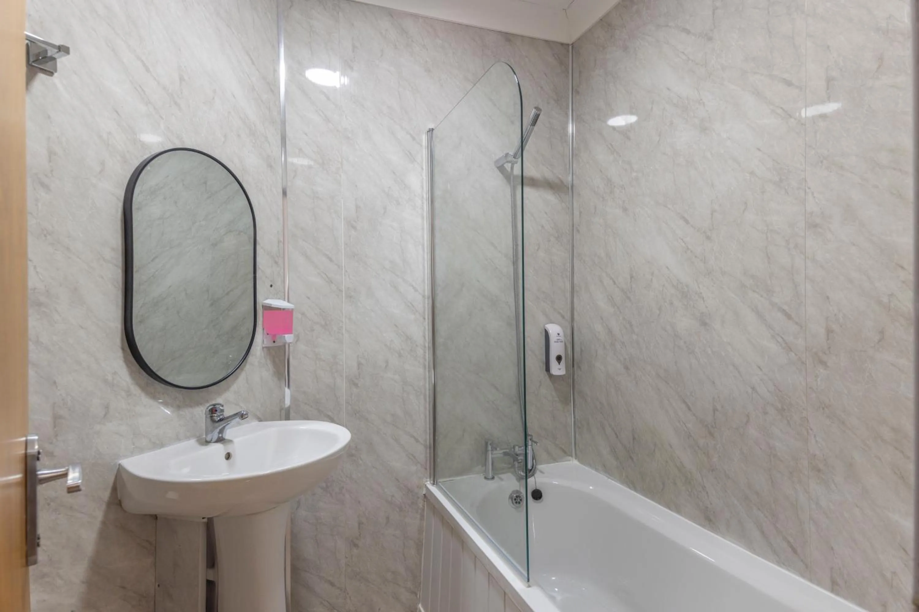 Bathroom in Best Western Ebbw Vale