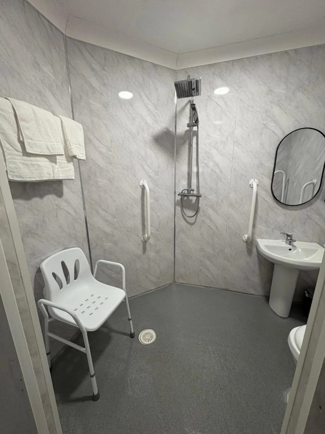 Shower in Best Western Ebbw Vale