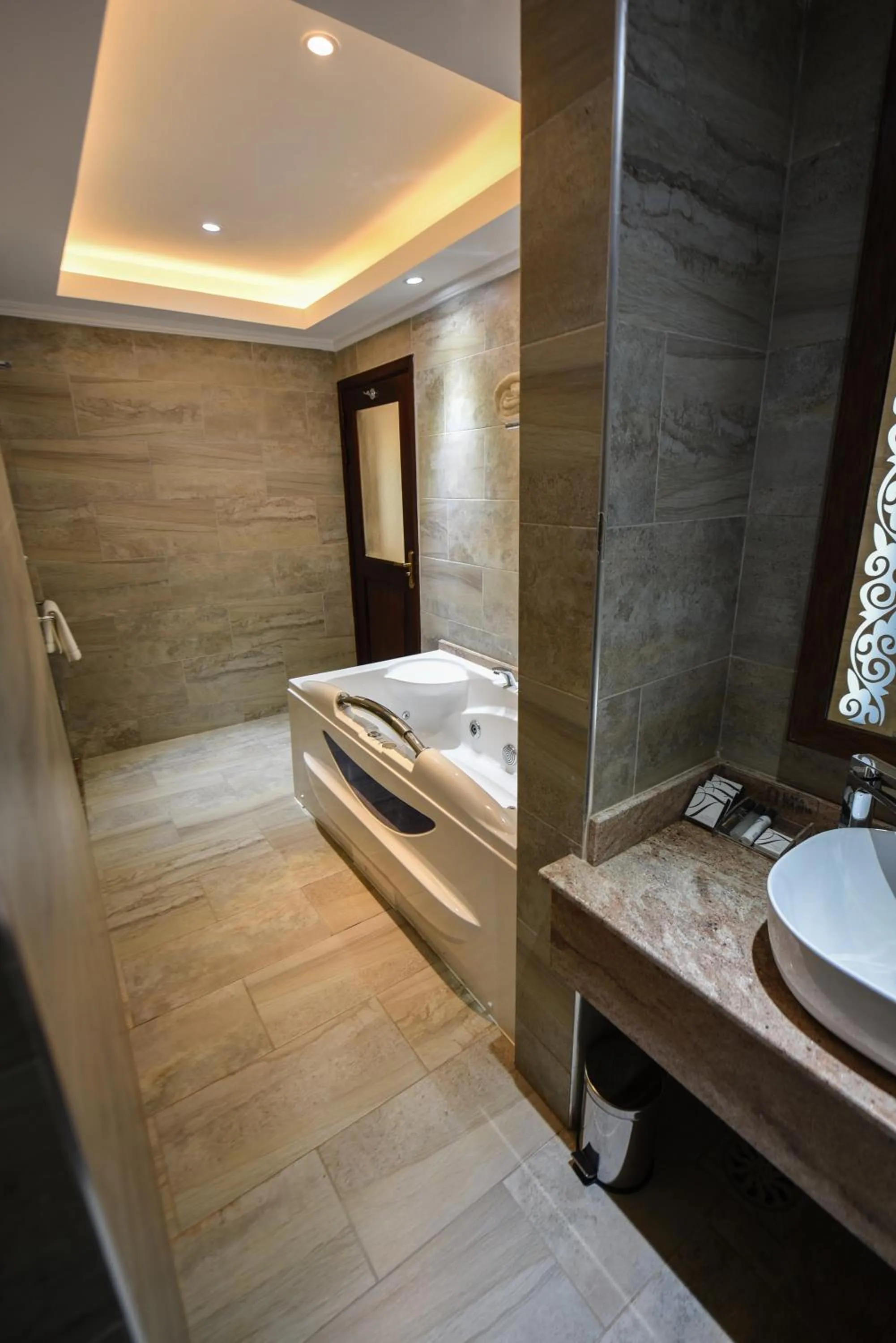 Bathroom, Bed in Casa Solada Hotel