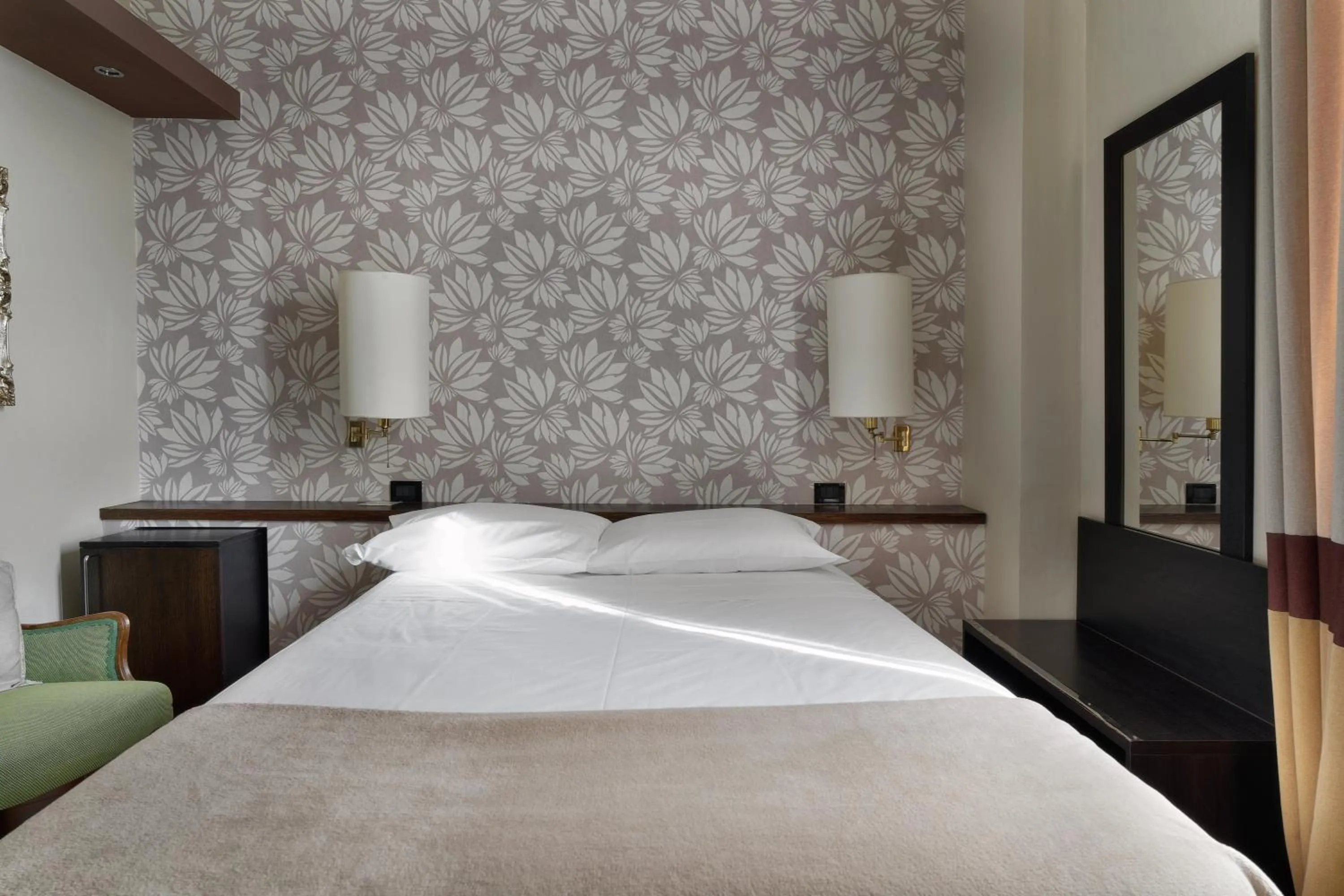 Bedroom, Bed in Hotel De La Pace, Sure Hotel Collection by Best Western