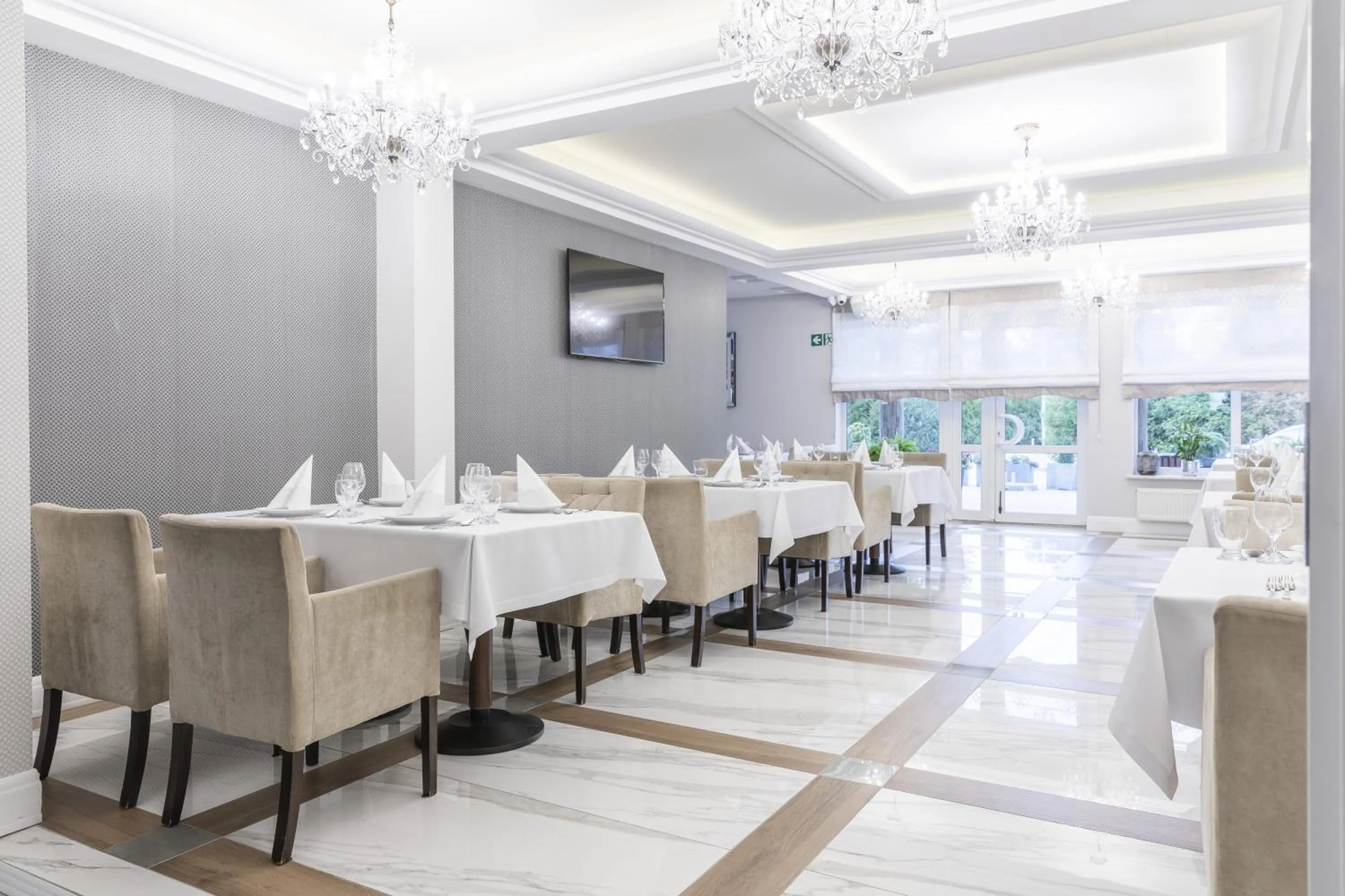 Restaurant/places to eat in BURSZTYN - BERNSTEIN APARTMENTS