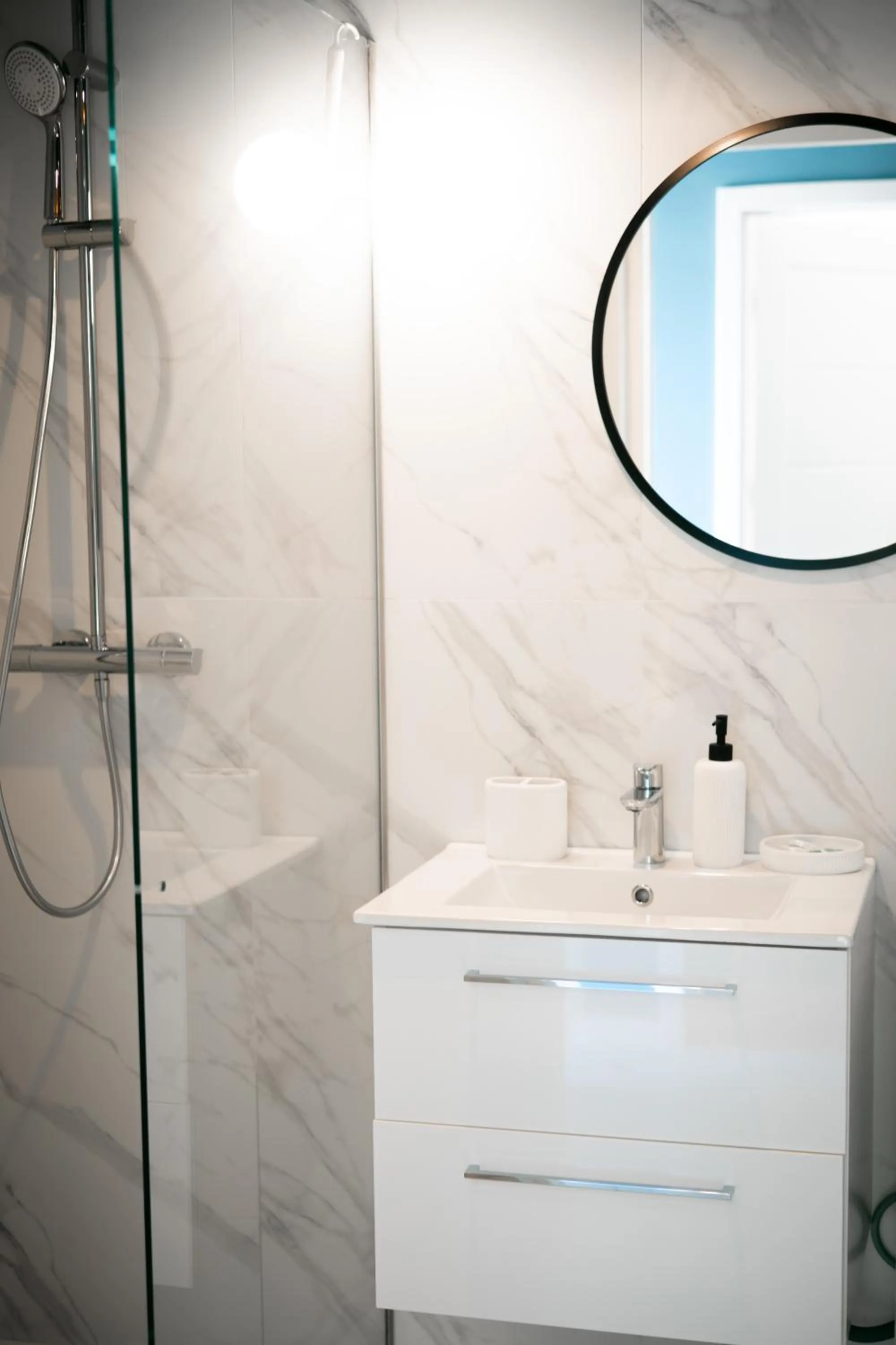 Shower in BURSZTYN - BERNSTEIN APARTMENTS