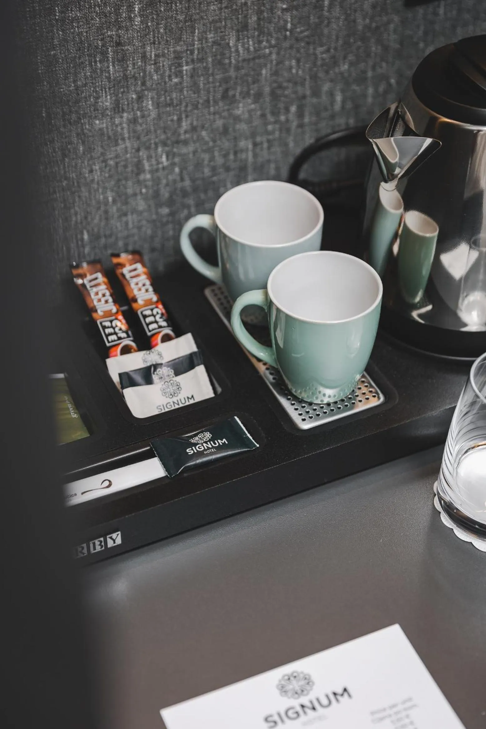 Coffee/tea facilities in SIGNUM Hotel