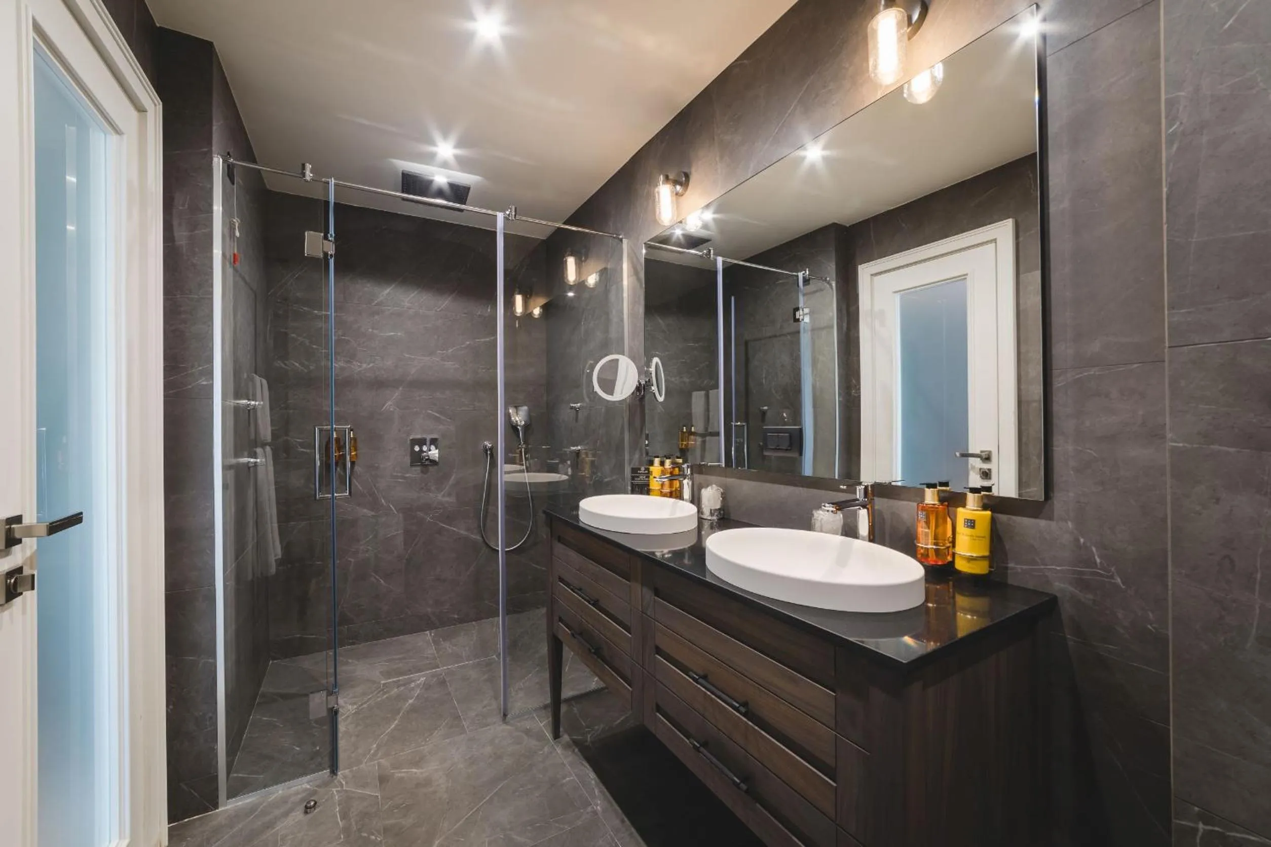 Bathroom in SIGNUM Hotel