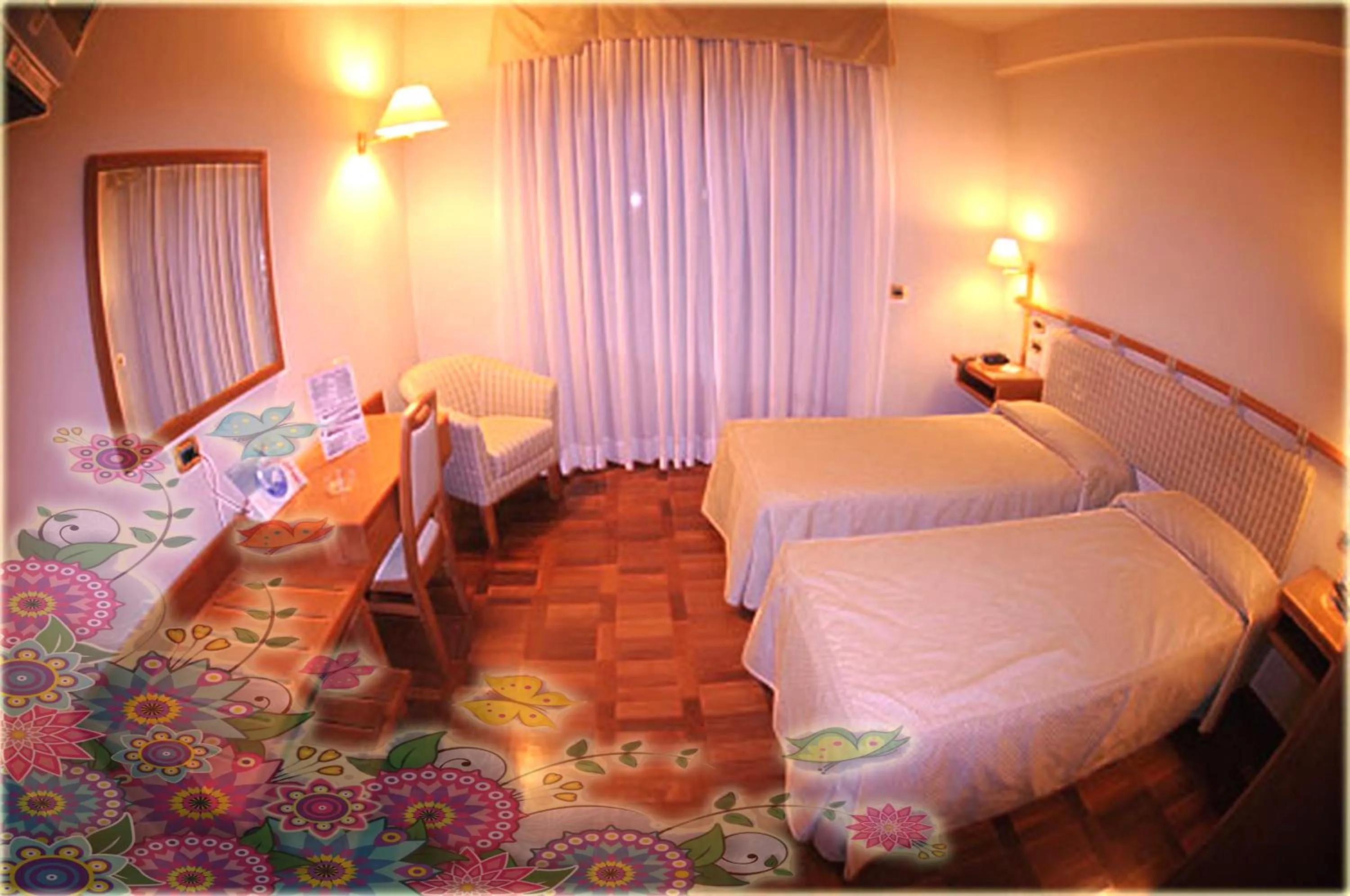 Photo of the whole room, Bed in Hotel Meeting