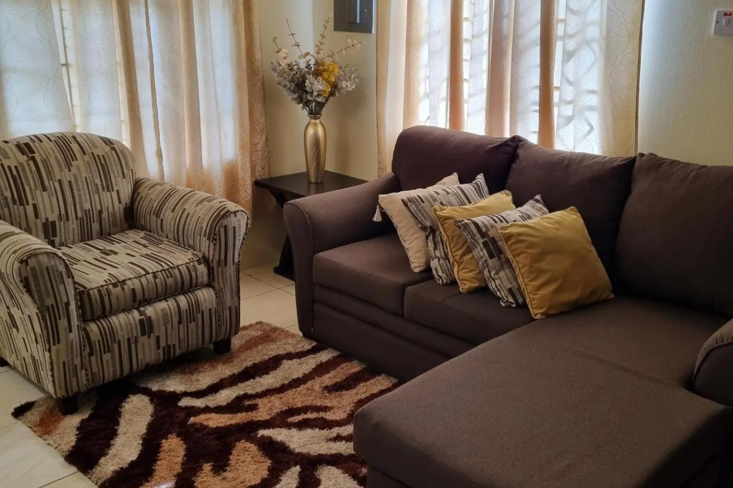 2-Bed Sleeps 4 Private Garden Parking