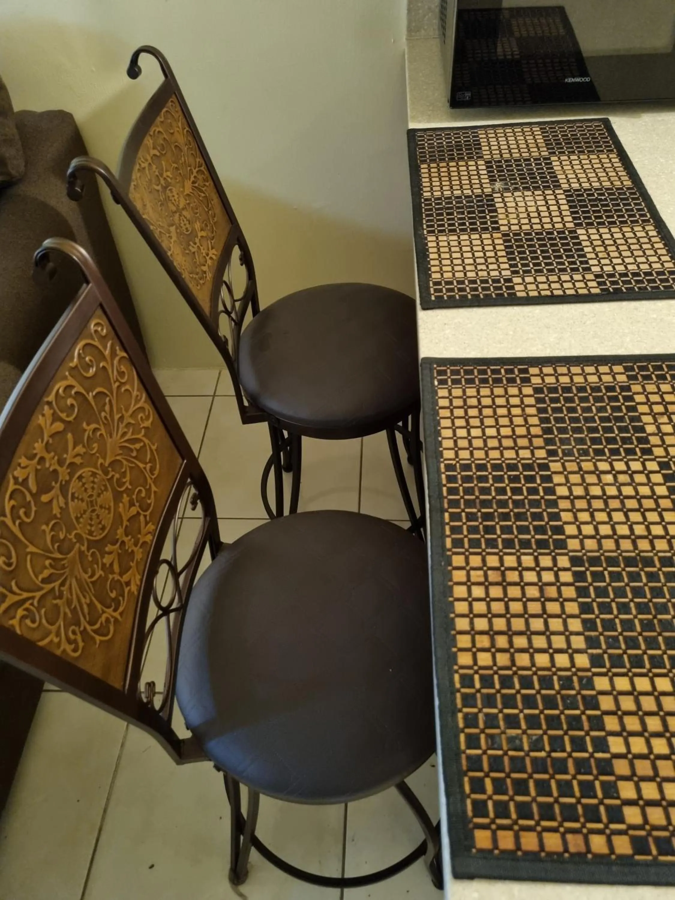 2-Bed Sleeps 4 Private Garden Parking