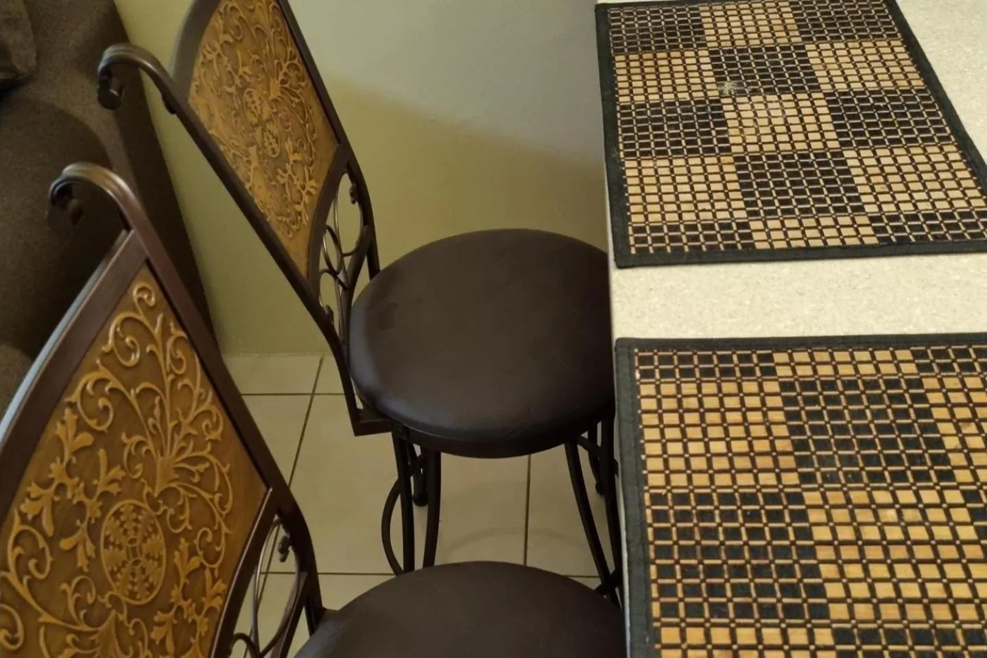 2-Bed Sleeps 4 Private Garden Parking