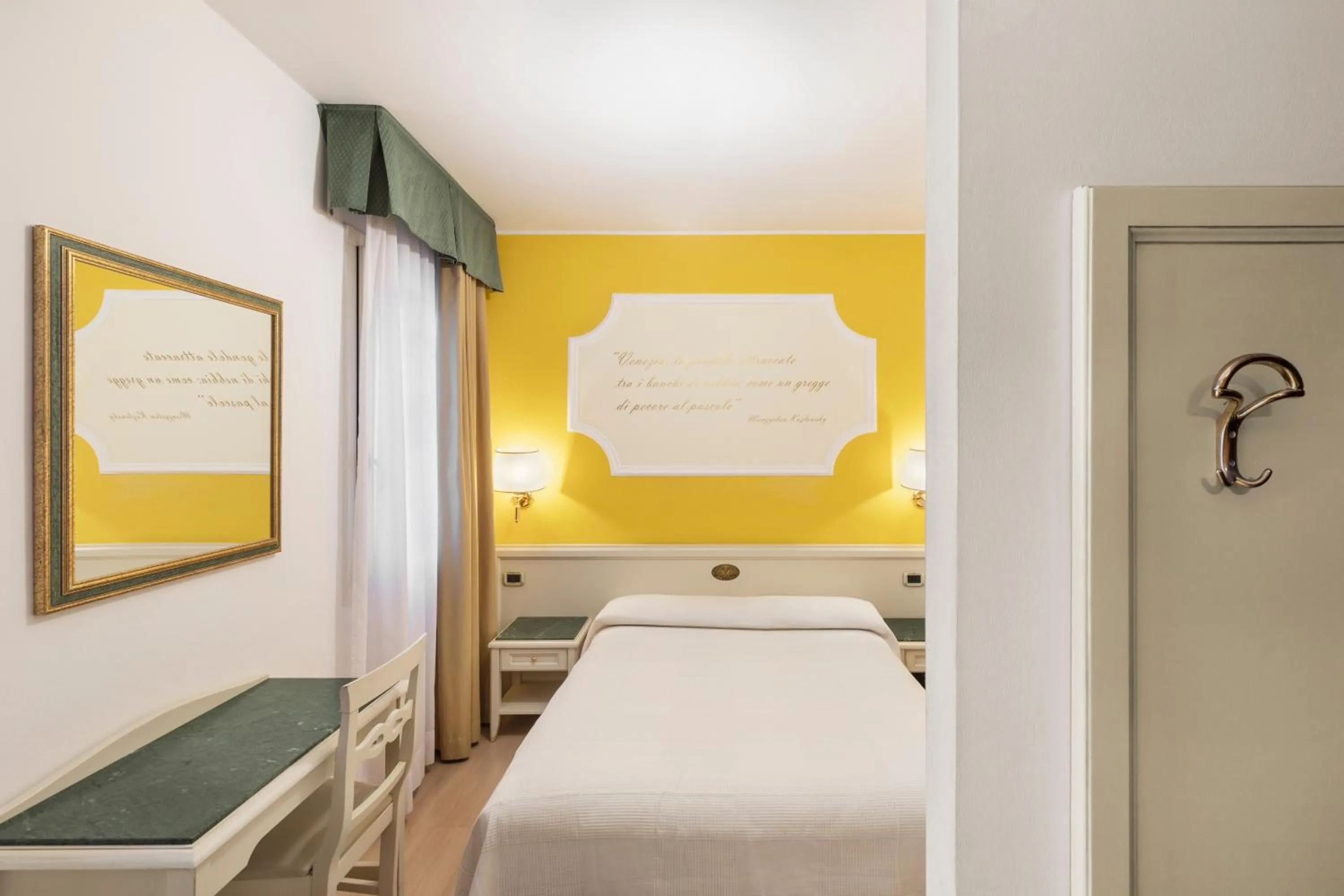 Bedroom, Bed in Hotel Ca' Tron