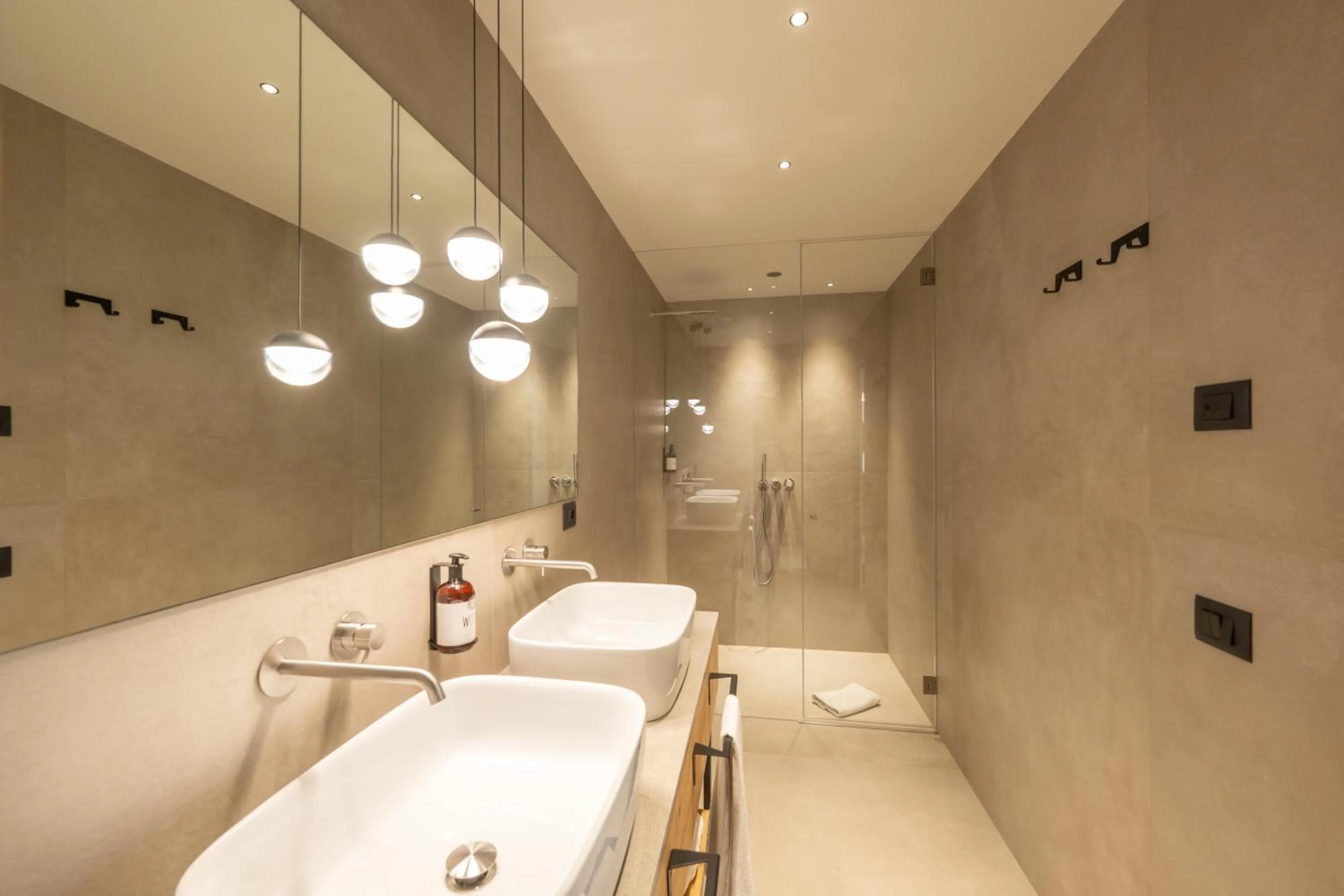 Shower in Etra Suites & Apartments