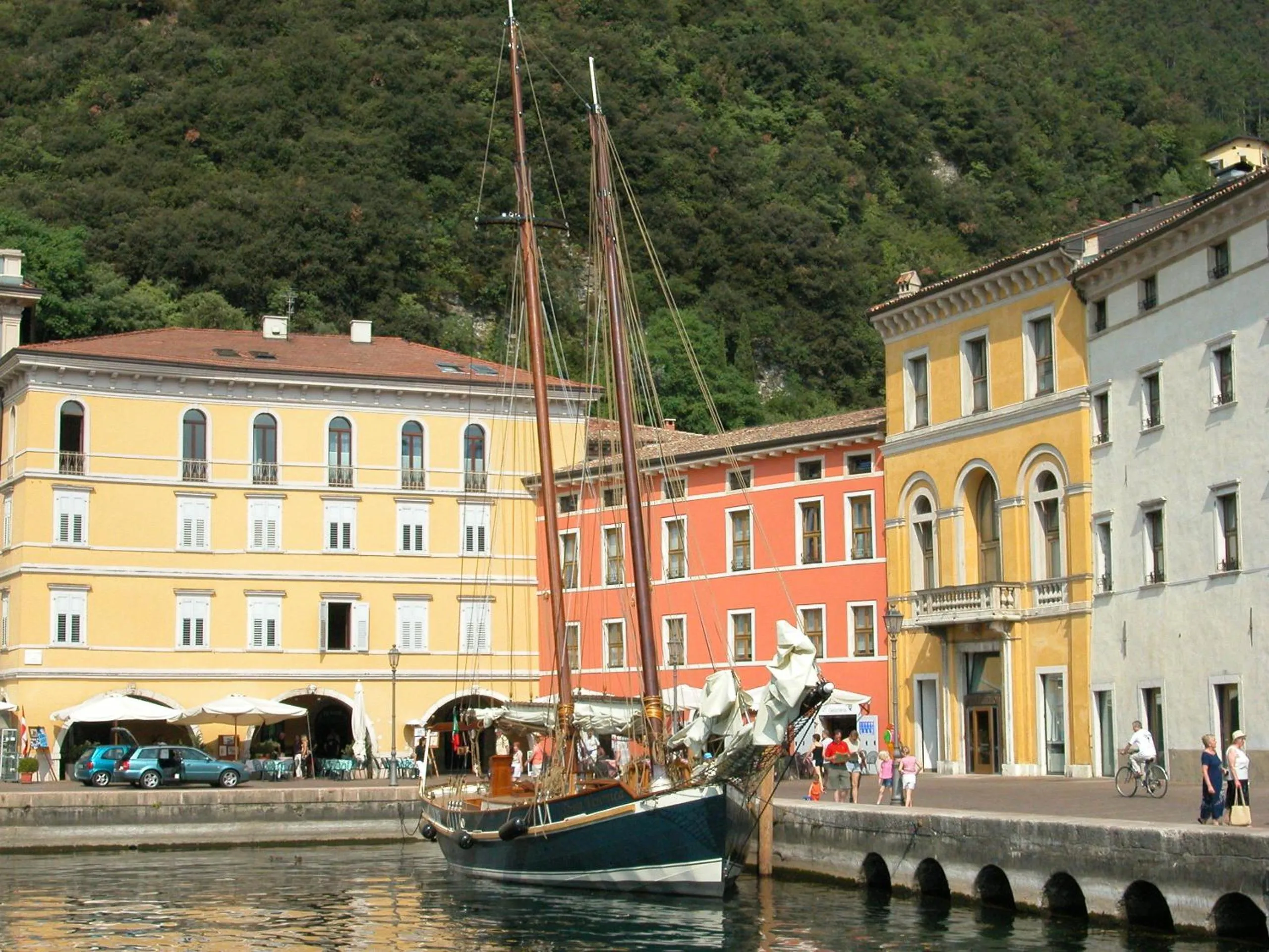 Facade/entrance in Etra Suites & Apartments