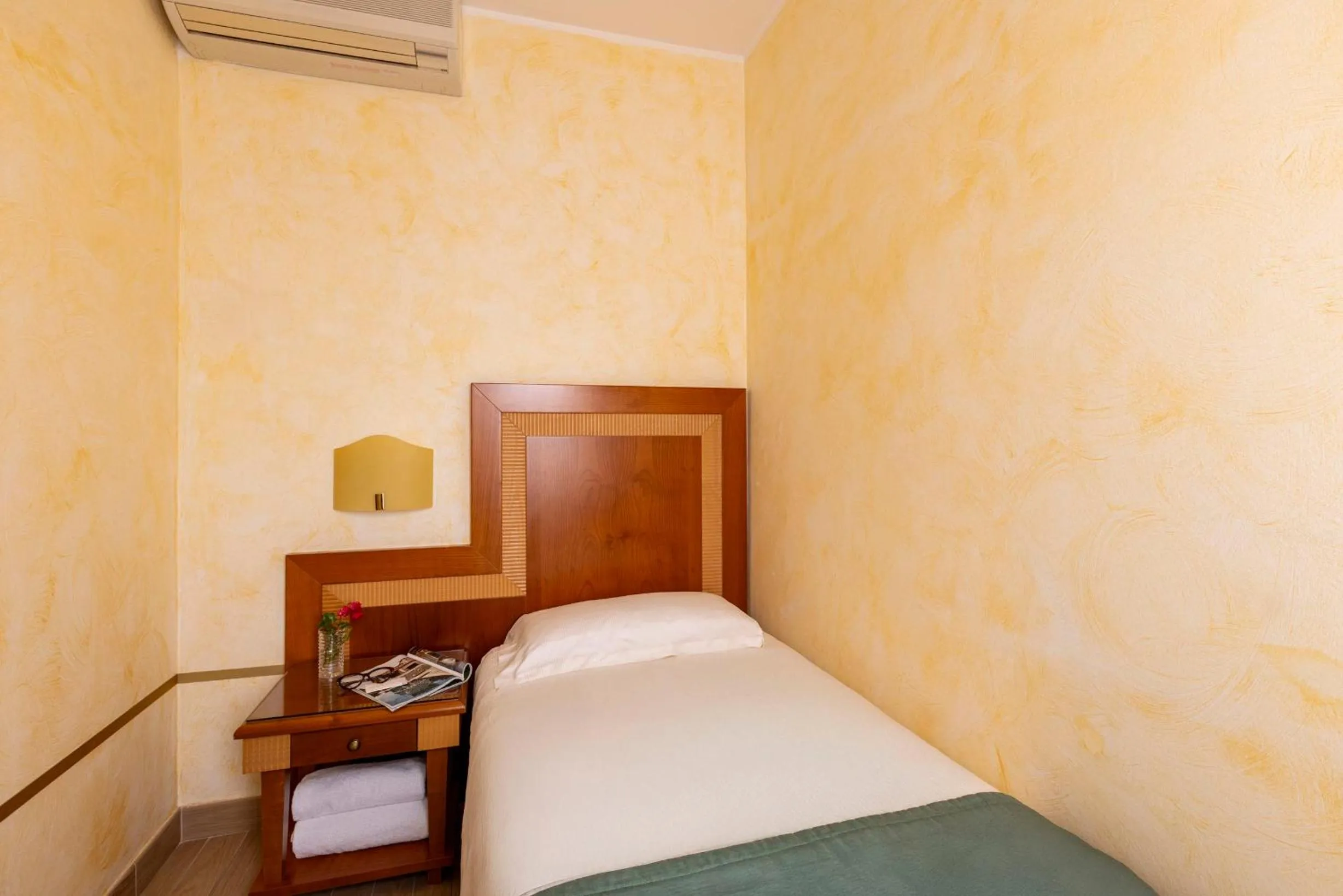 Living room, Bed in Hotel & Residence Venezia 2000