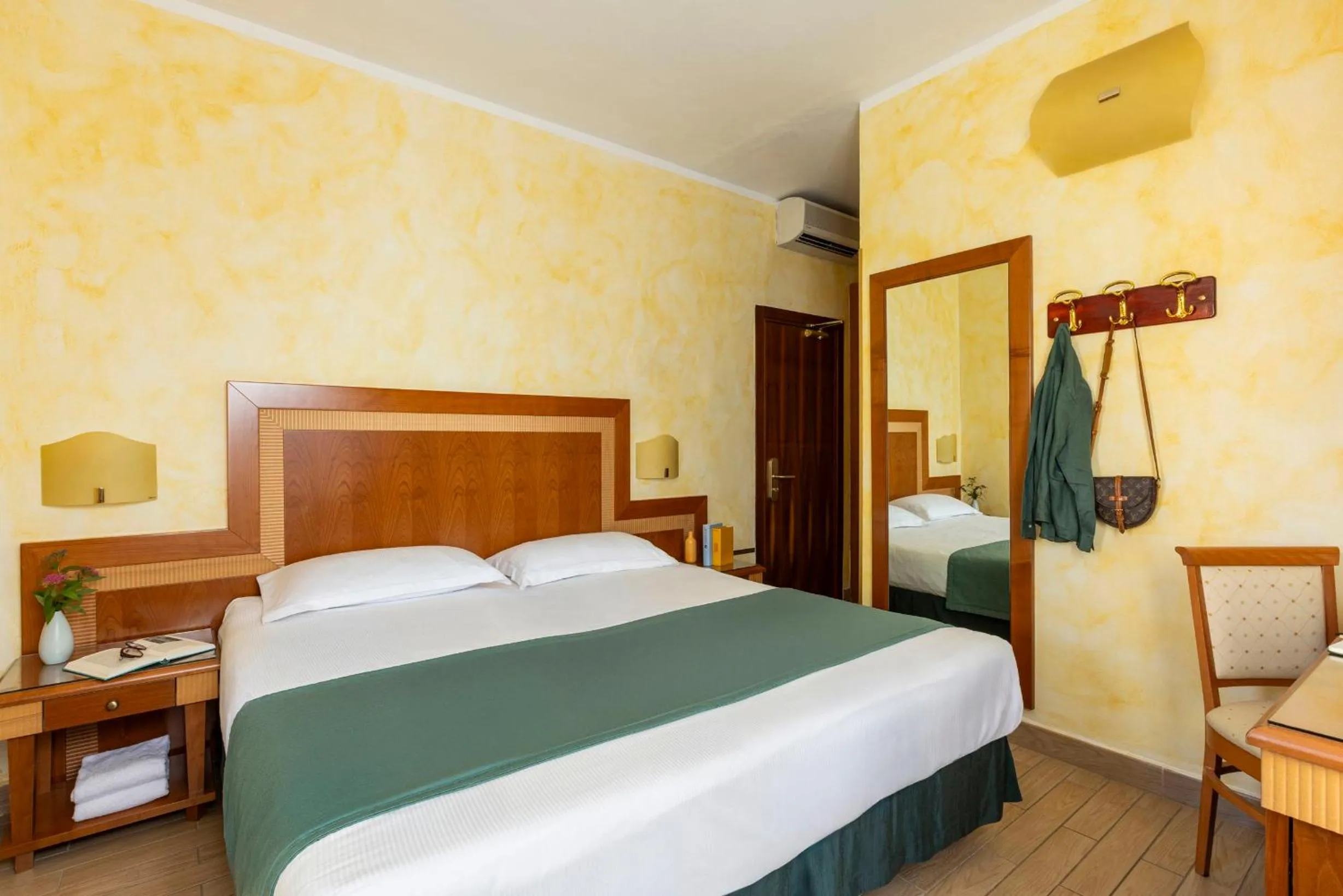 Bedroom, Bed in Hotel & Residence Venezia 2000