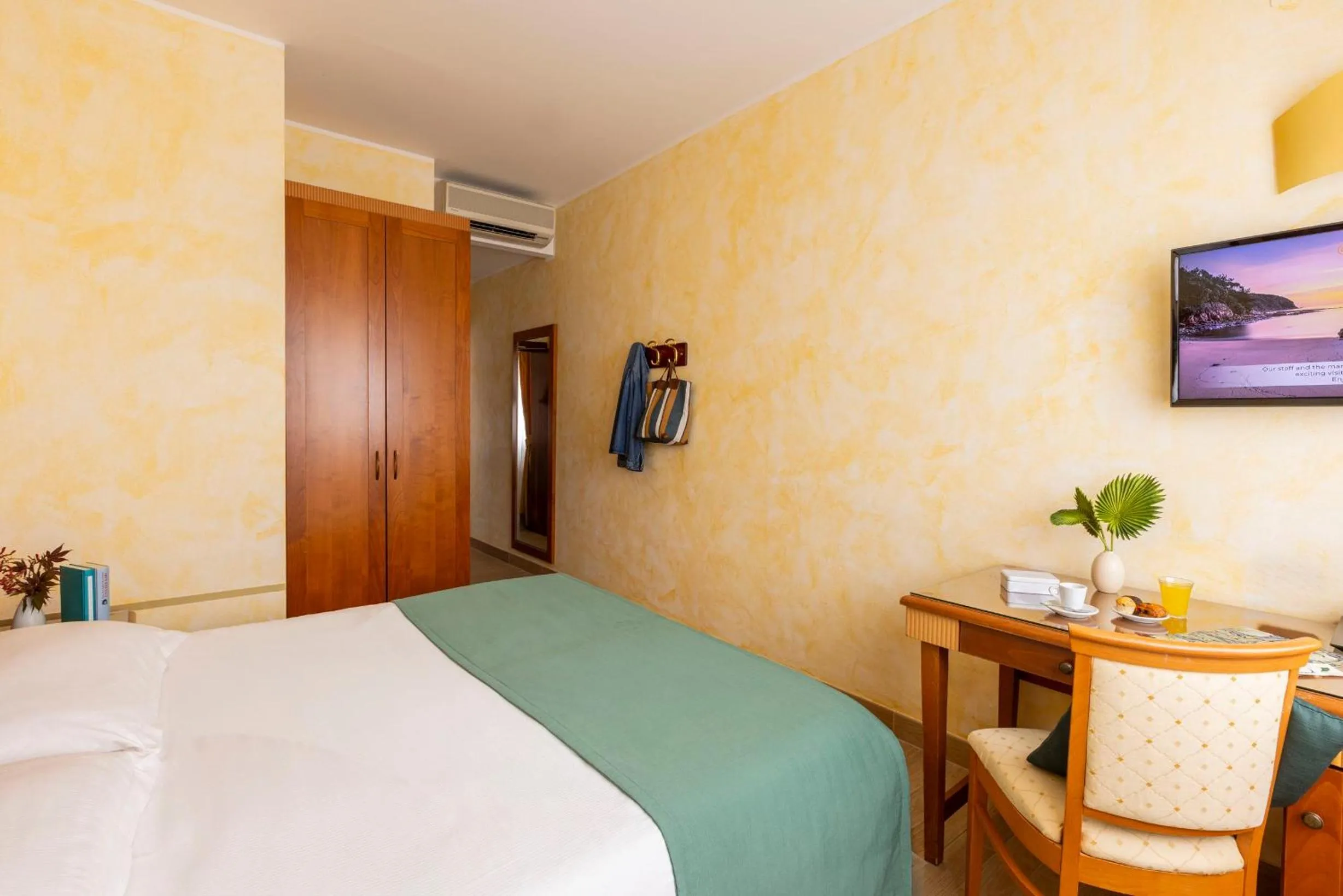 Bedroom, Bed in Hotel & Residence Venezia 2000