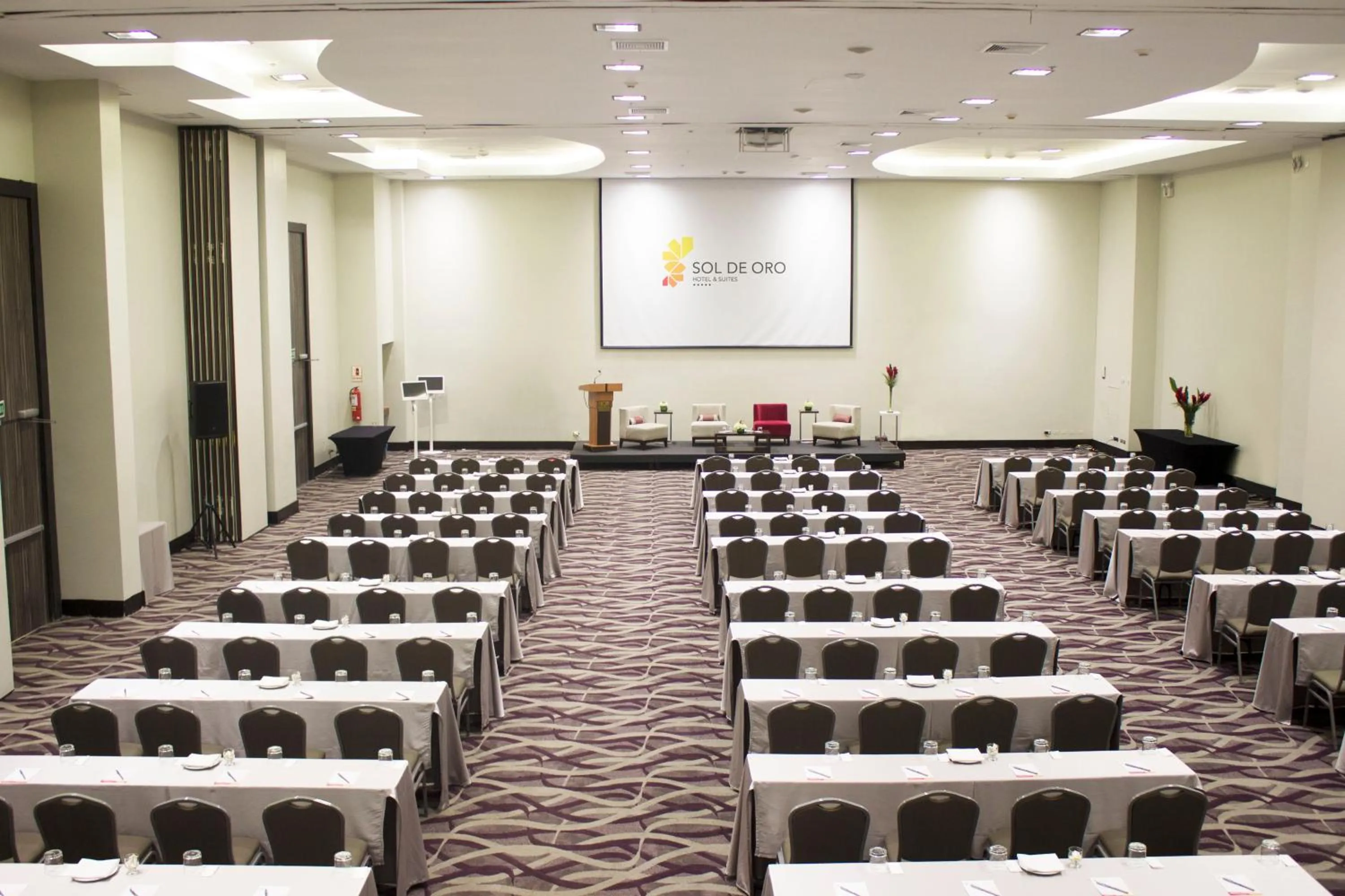 Banquet/Function facilities in Sol de Oro Hotel & Suites