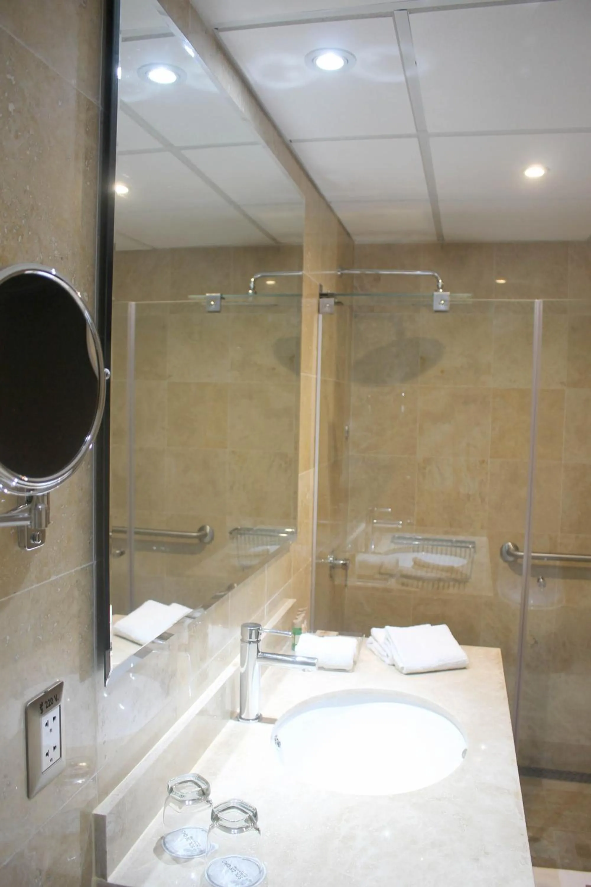 Bathroom in Sol de Oro Hotel & Suites