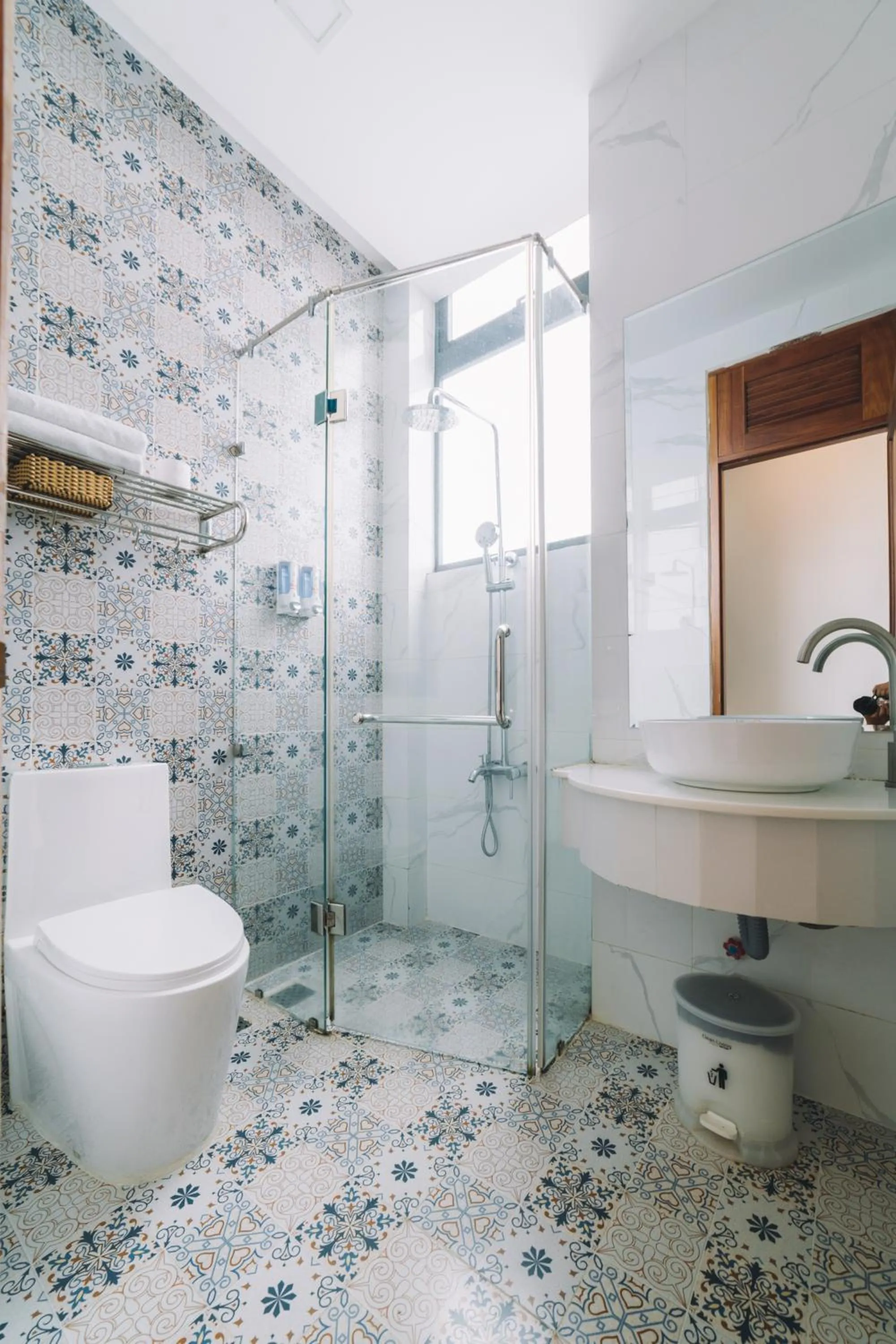 Shower in Hạ Na Hotel Đà Lạt