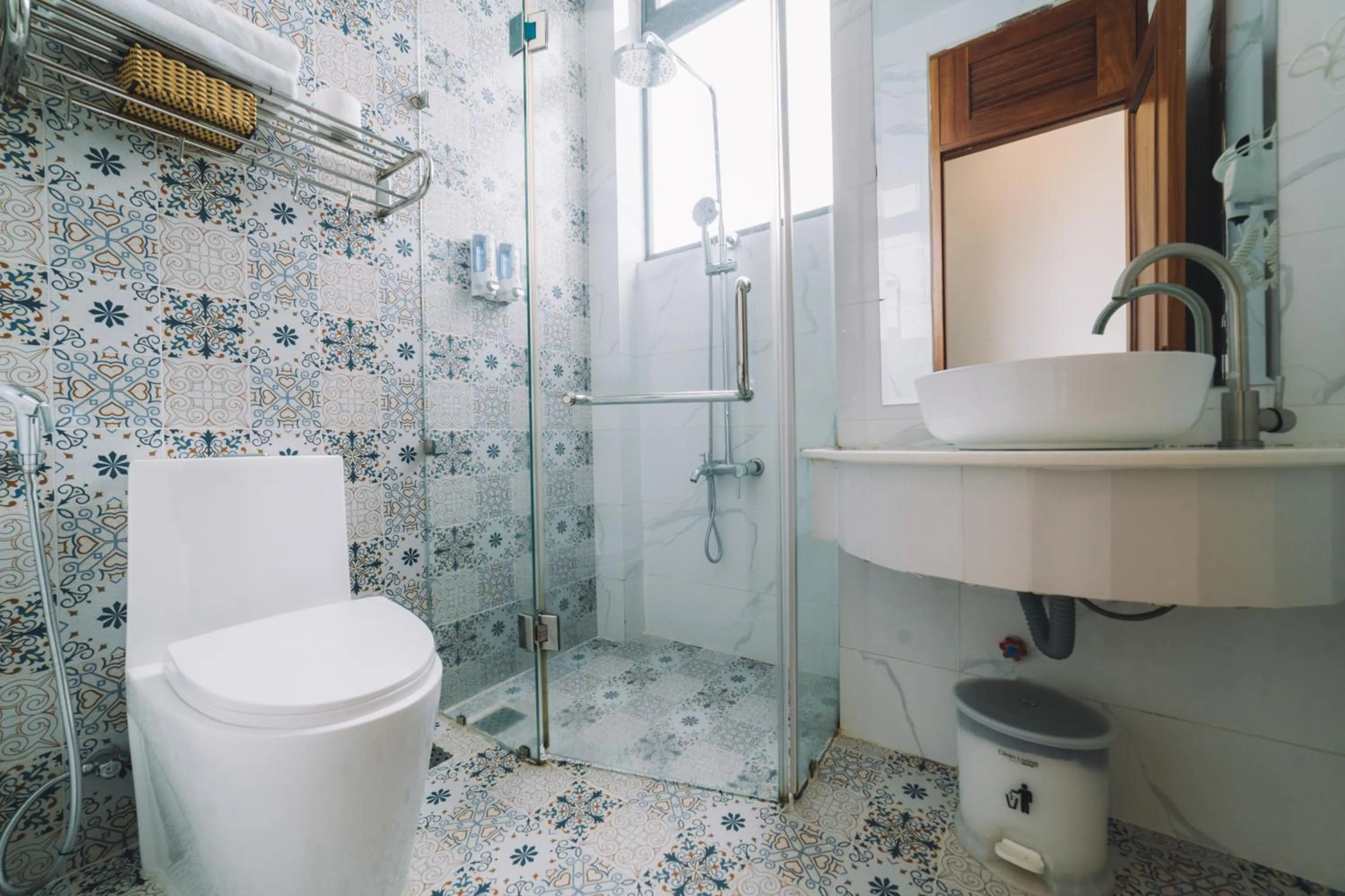 Shower in Hạ Na Hotel Đà Lạt