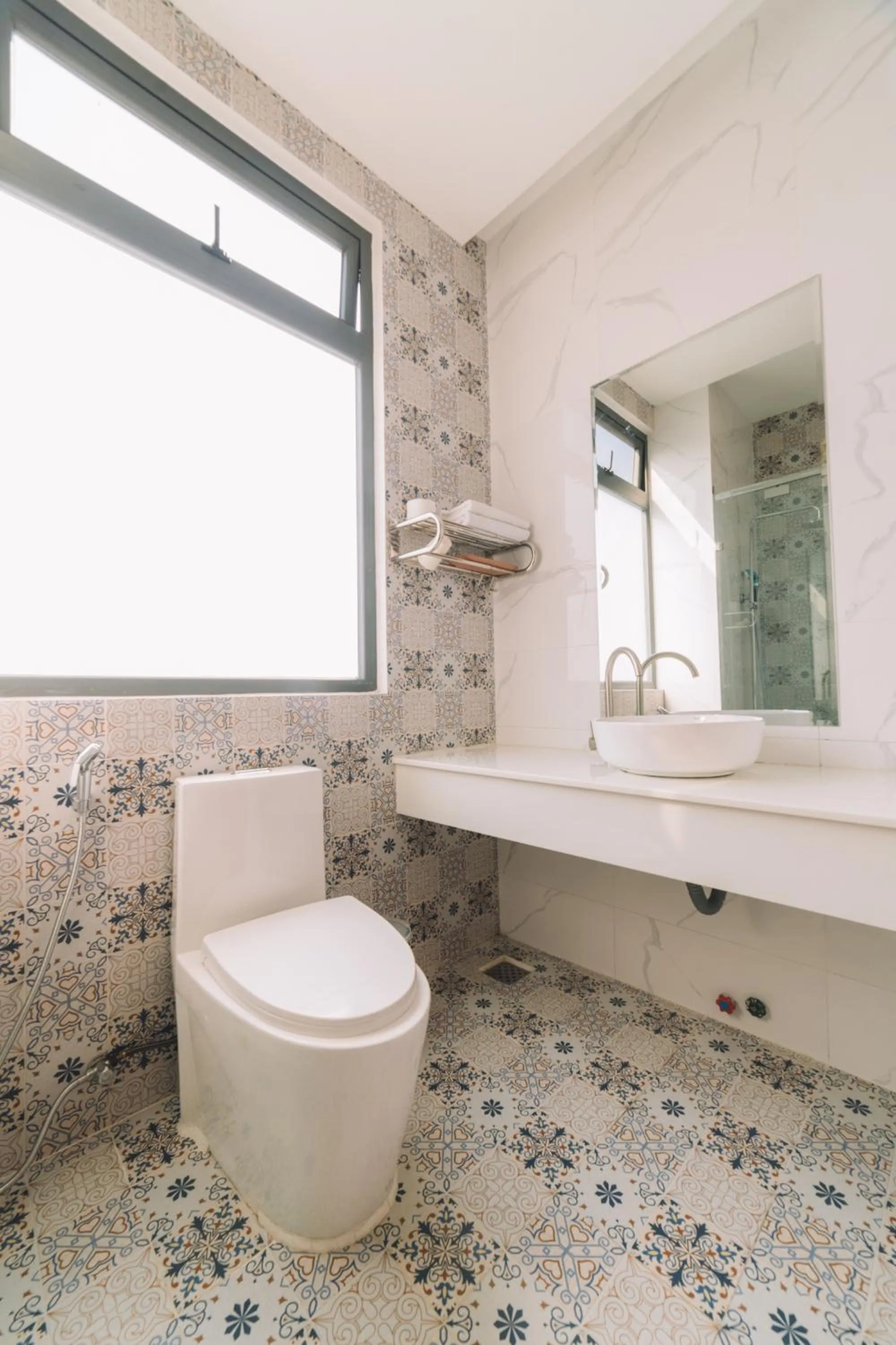 Shower in Hạ Na Hotel Đà Lạt