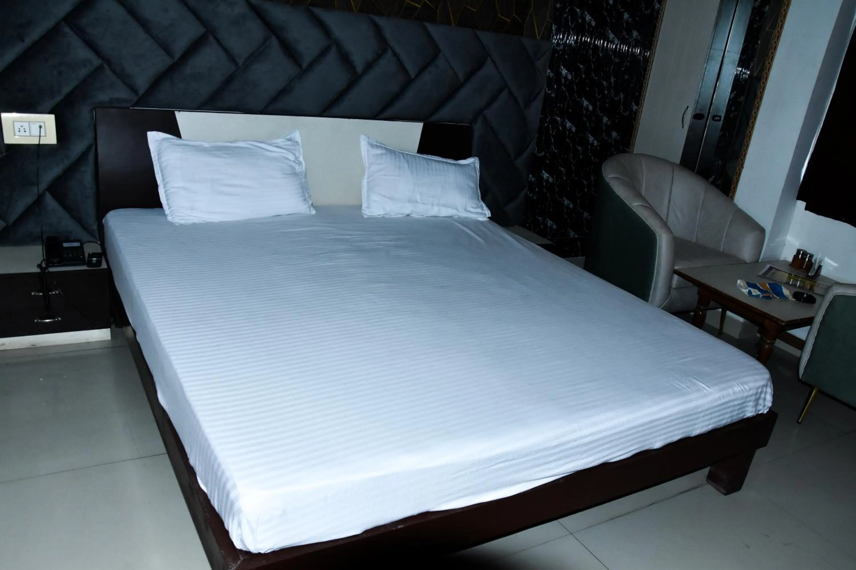 Bedroom, Bed in Sangam Hotel