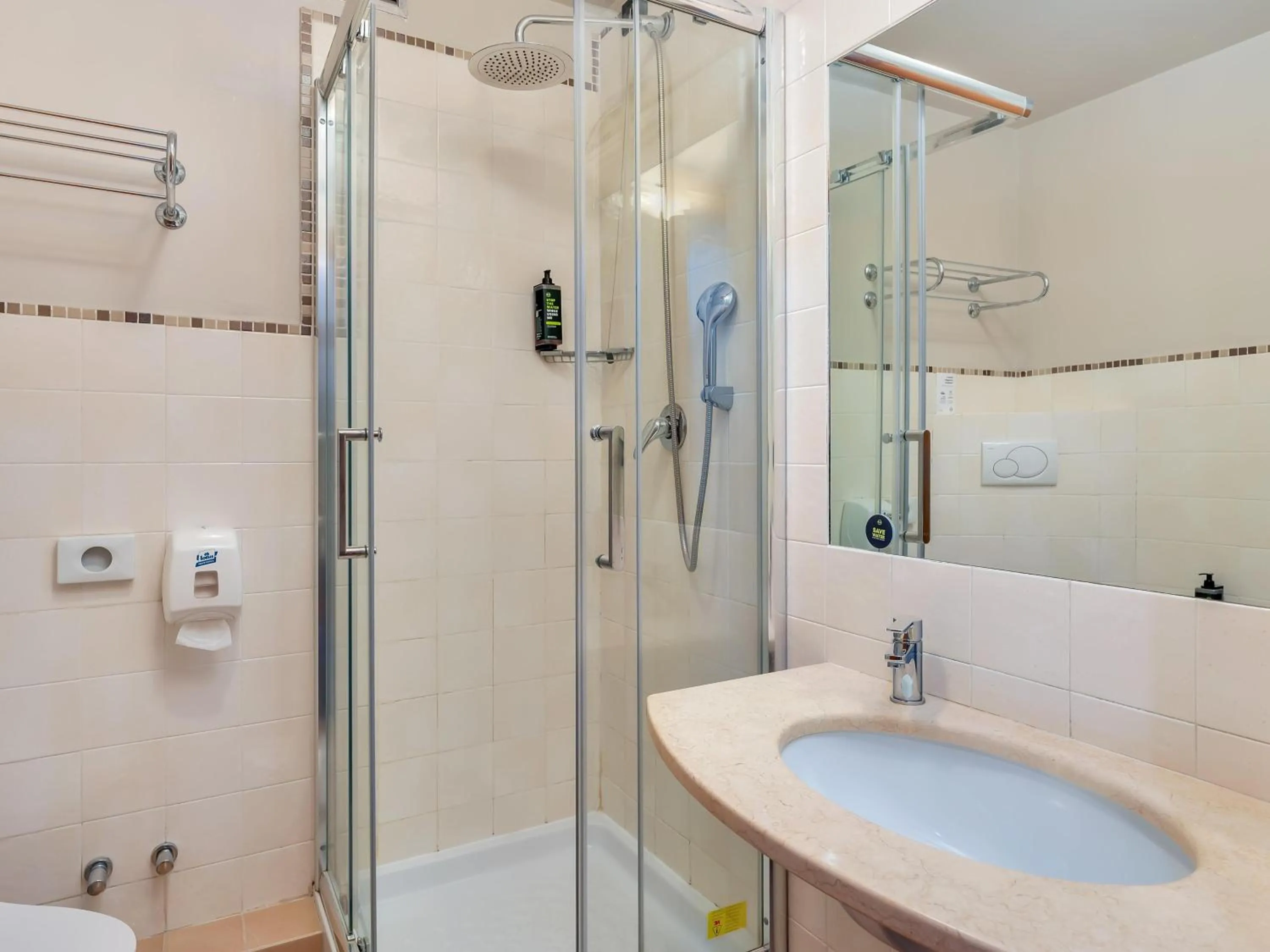 Bathroom in B&B Hotel Torino President