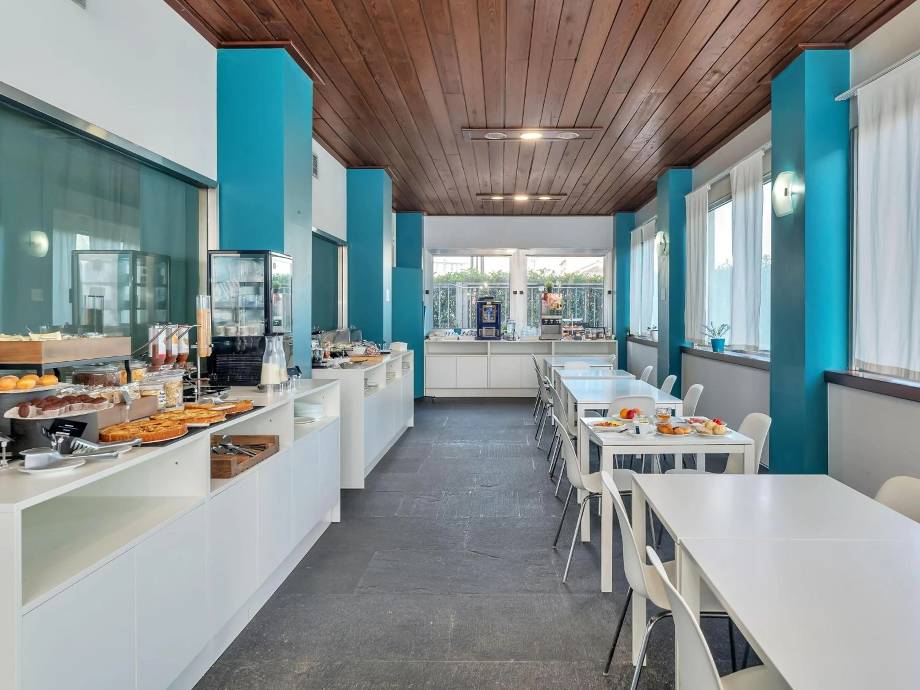 Lounge or bar in B&B Hotel Torino President