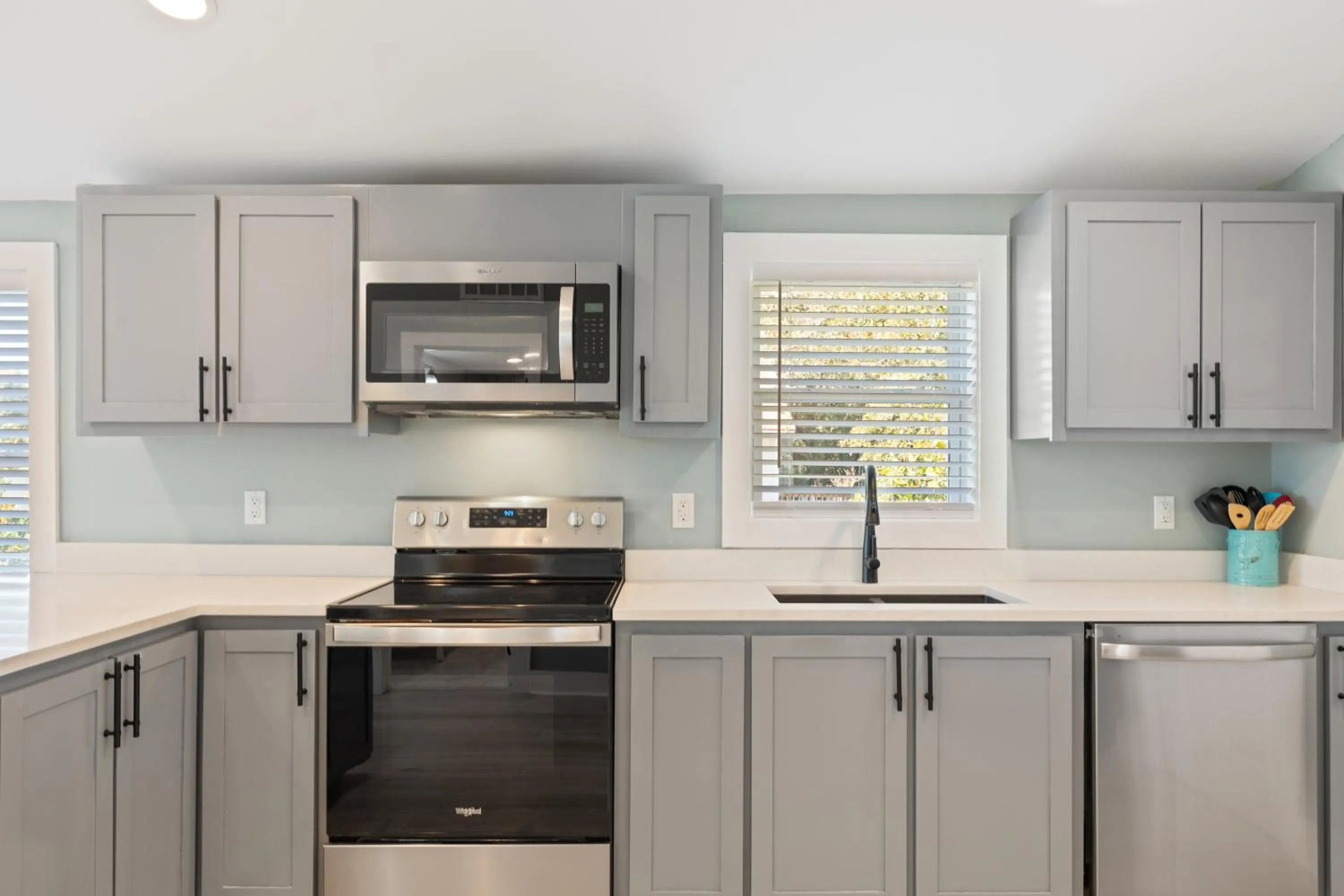 222 W Ashley - Sea Breeze - Minutes to the Ocean and Downtown Folly Beach