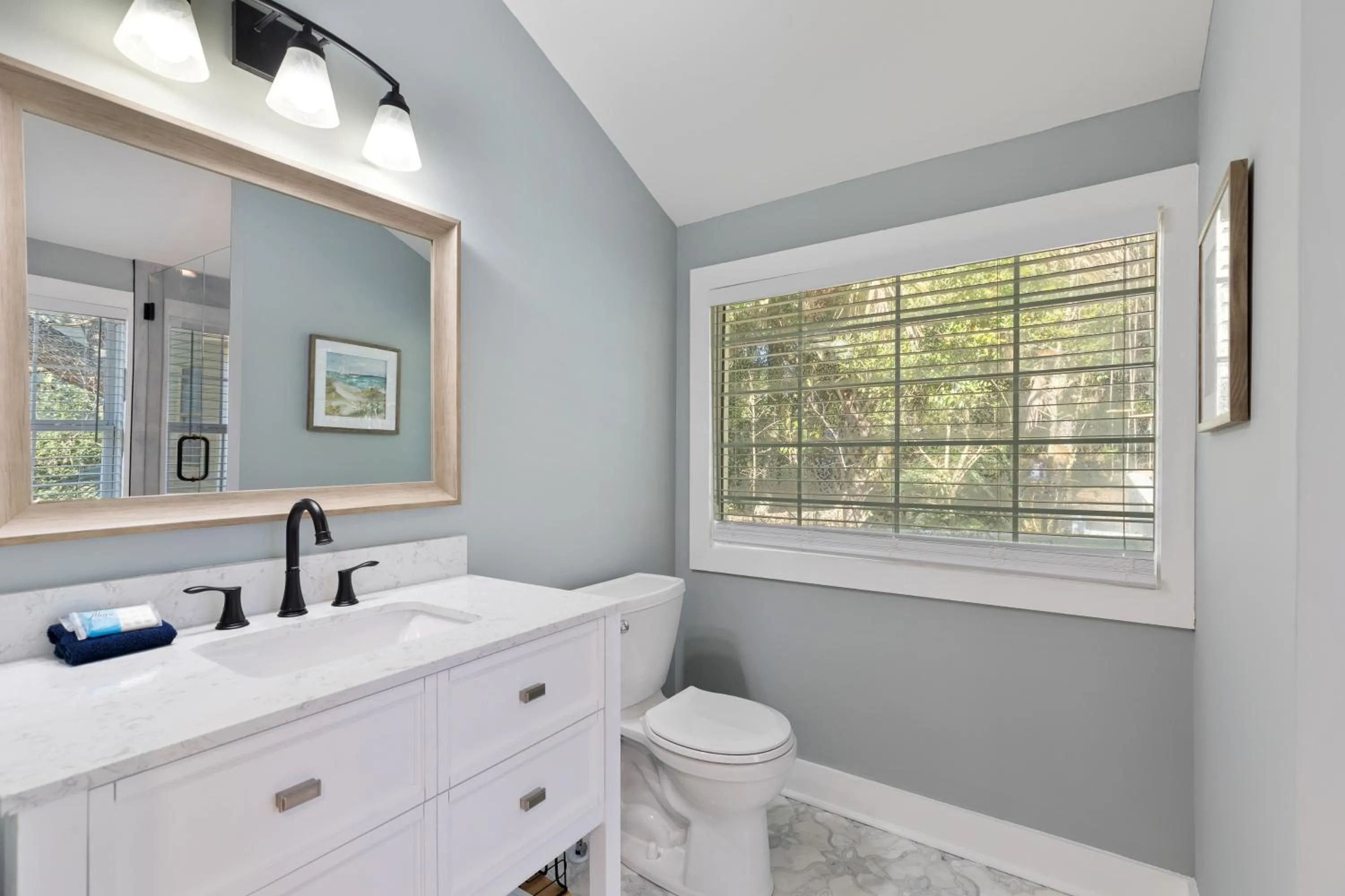 222 W Ashley - Sea Breeze - Minutes to the Ocean and Downtown Folly Beach