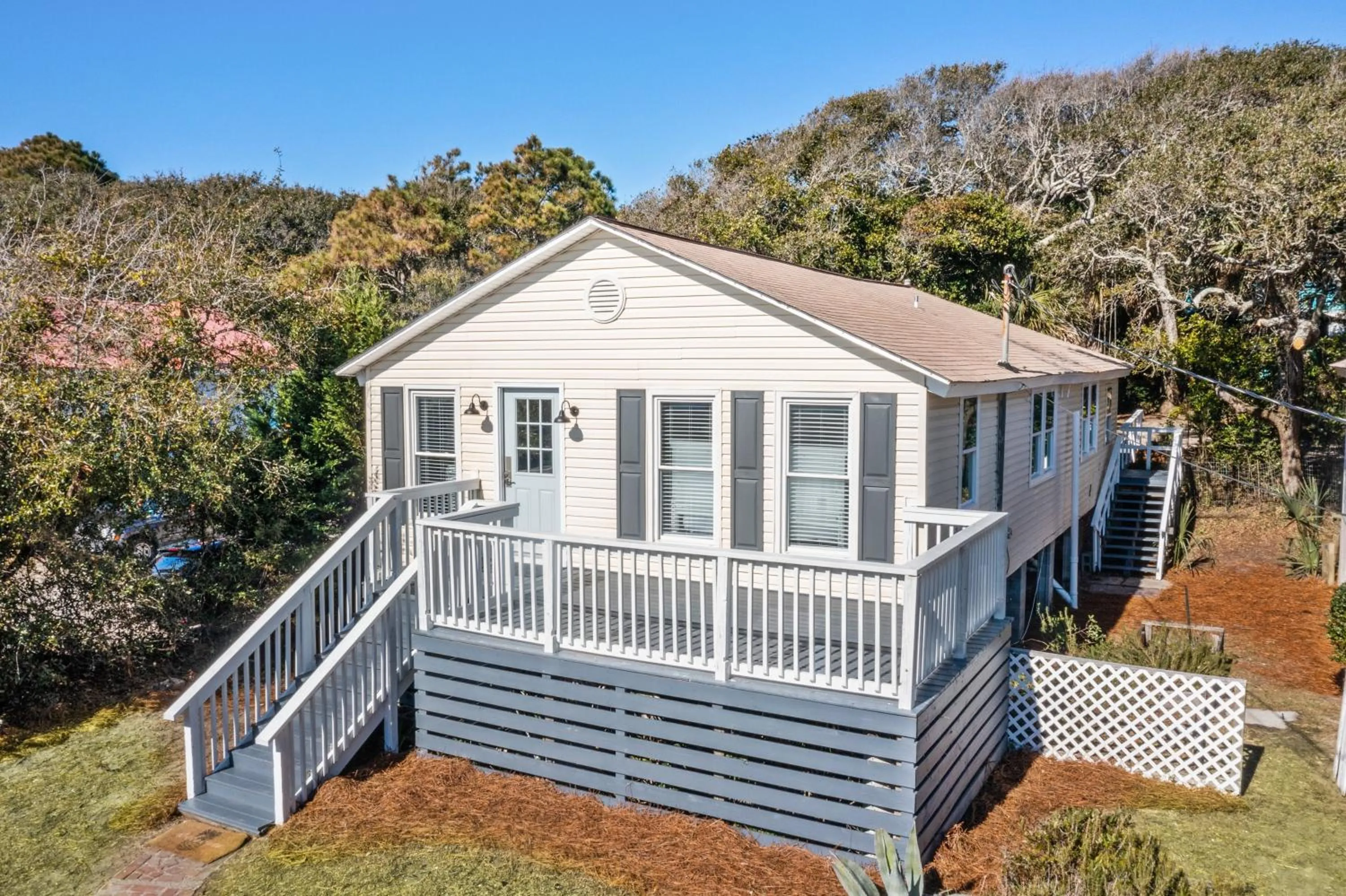 222 W Ashley - Sea Breeze - Minutes to the Ocean and Downtown Folly Beach