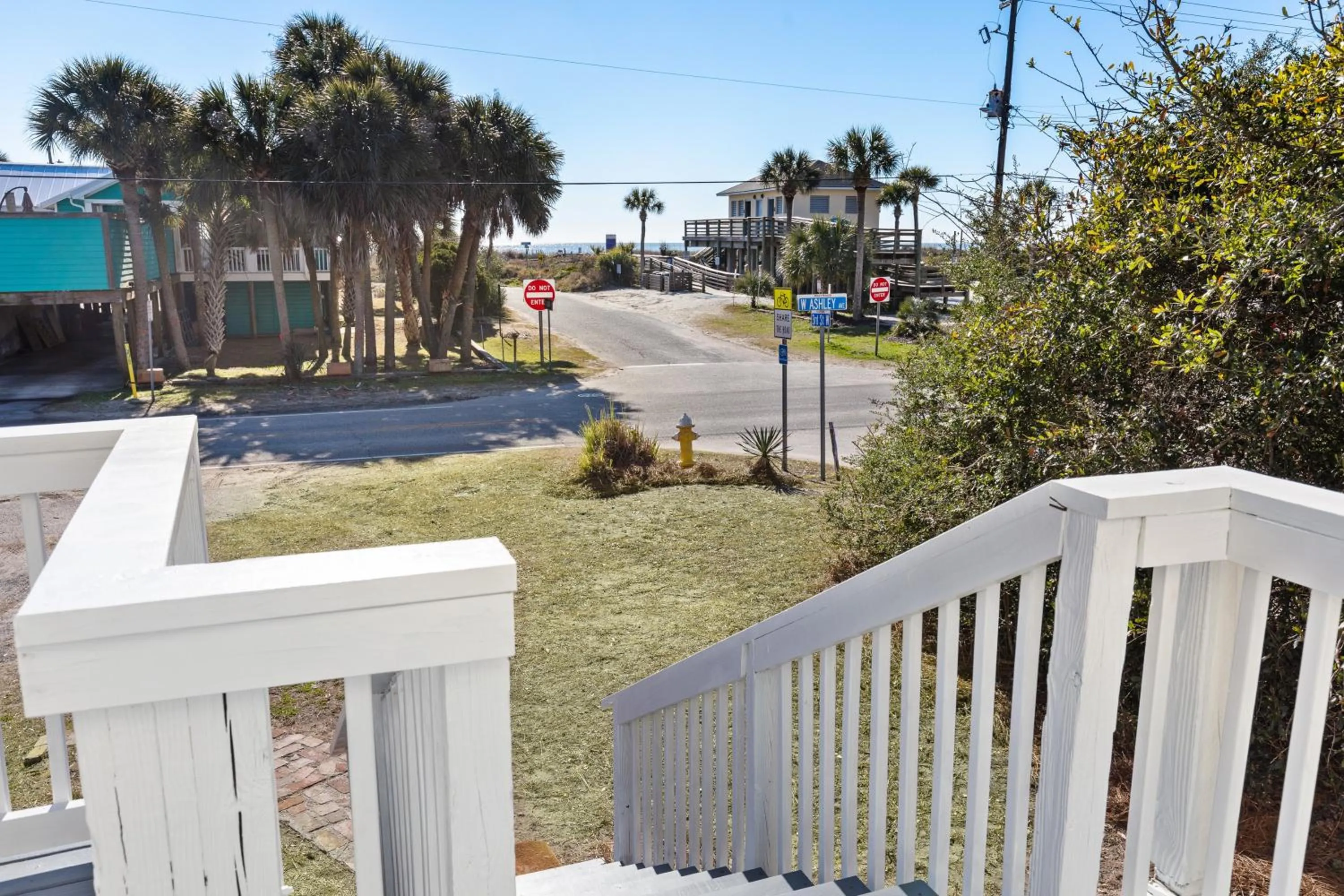 222 W Ashley - Sea Breeze - Minutes to the Ocean and Downtown Folly Beach