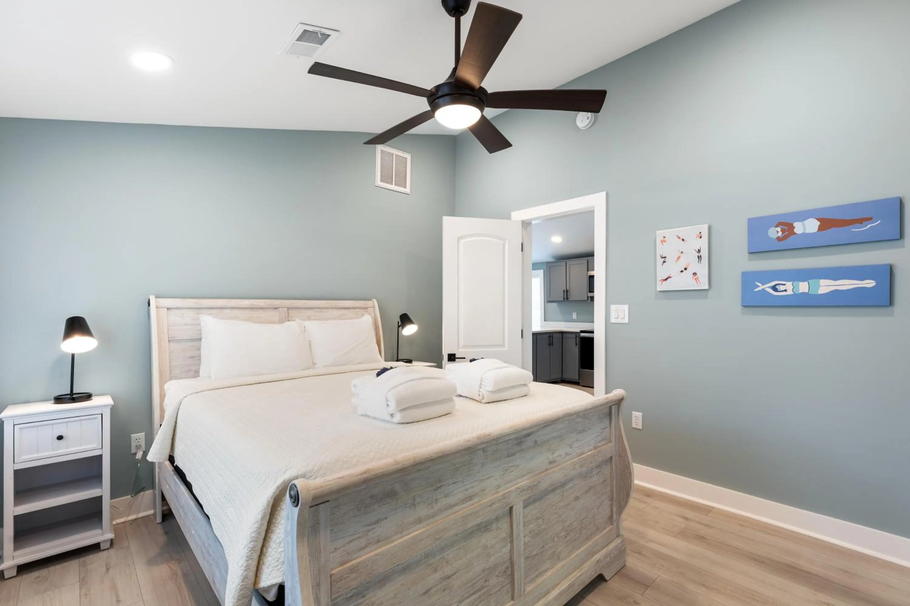 Bed in 222 W Ashley - Sea Breeze - Minutes to the Ocean and Downtown Folly Beach