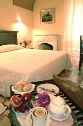 Food and drinks, Bed in Corte Fiorita Albergo Diffuso