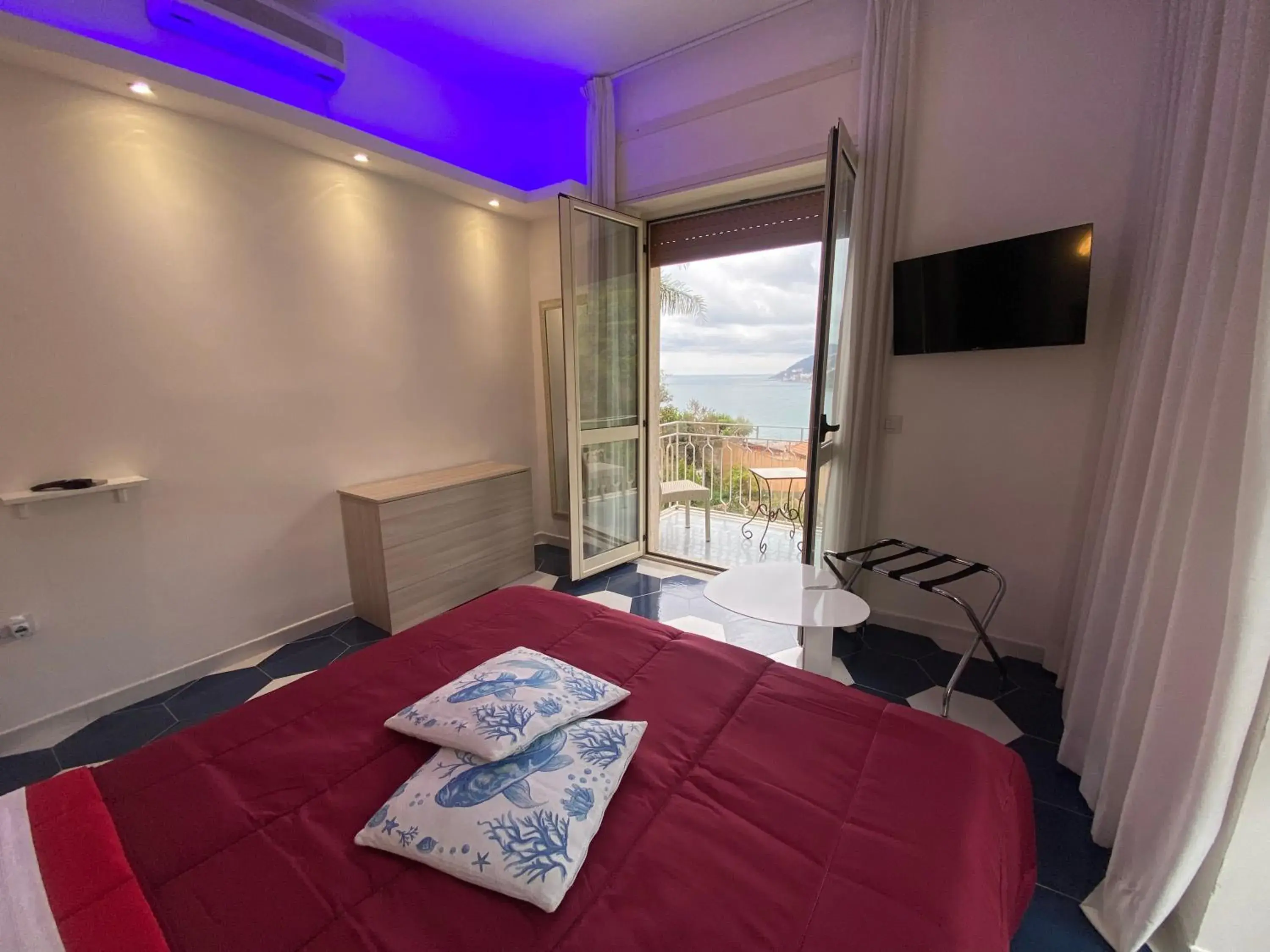 Deluxe Double Room with Sea View in Hotel Vietri Coast Deluxe Double Room with Sea View in Hotel Vietri Coast