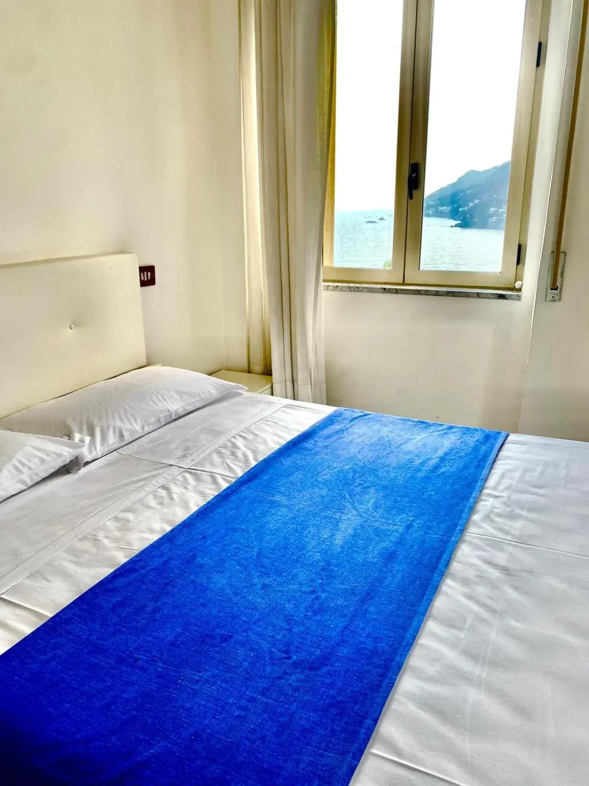 Superior Triple Room with Sea View in Hotel Vietri Coast Superior Triple Room with Sea View in Hotel Vietri Coast