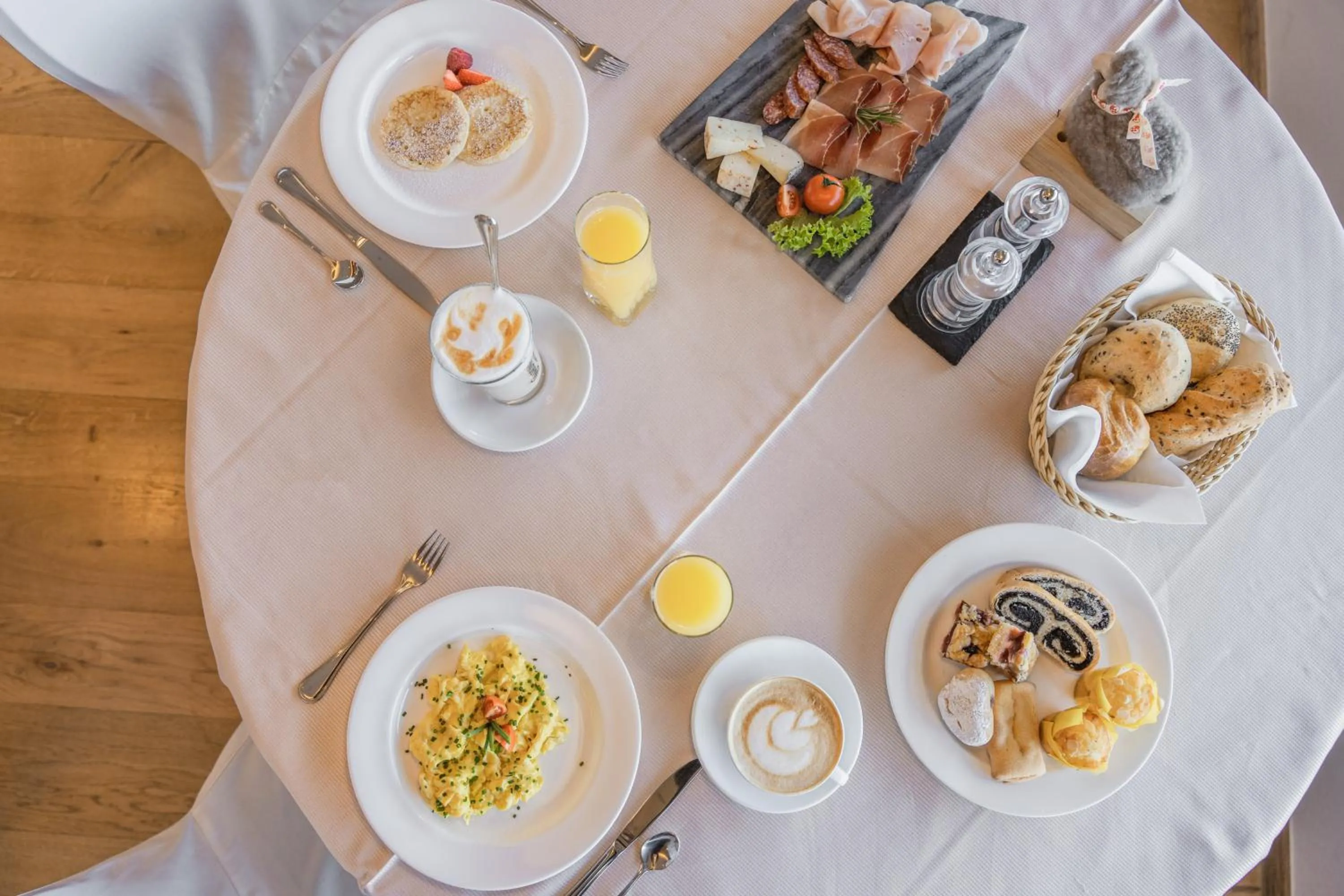 Breakfast in Hotel Emmy - five elements