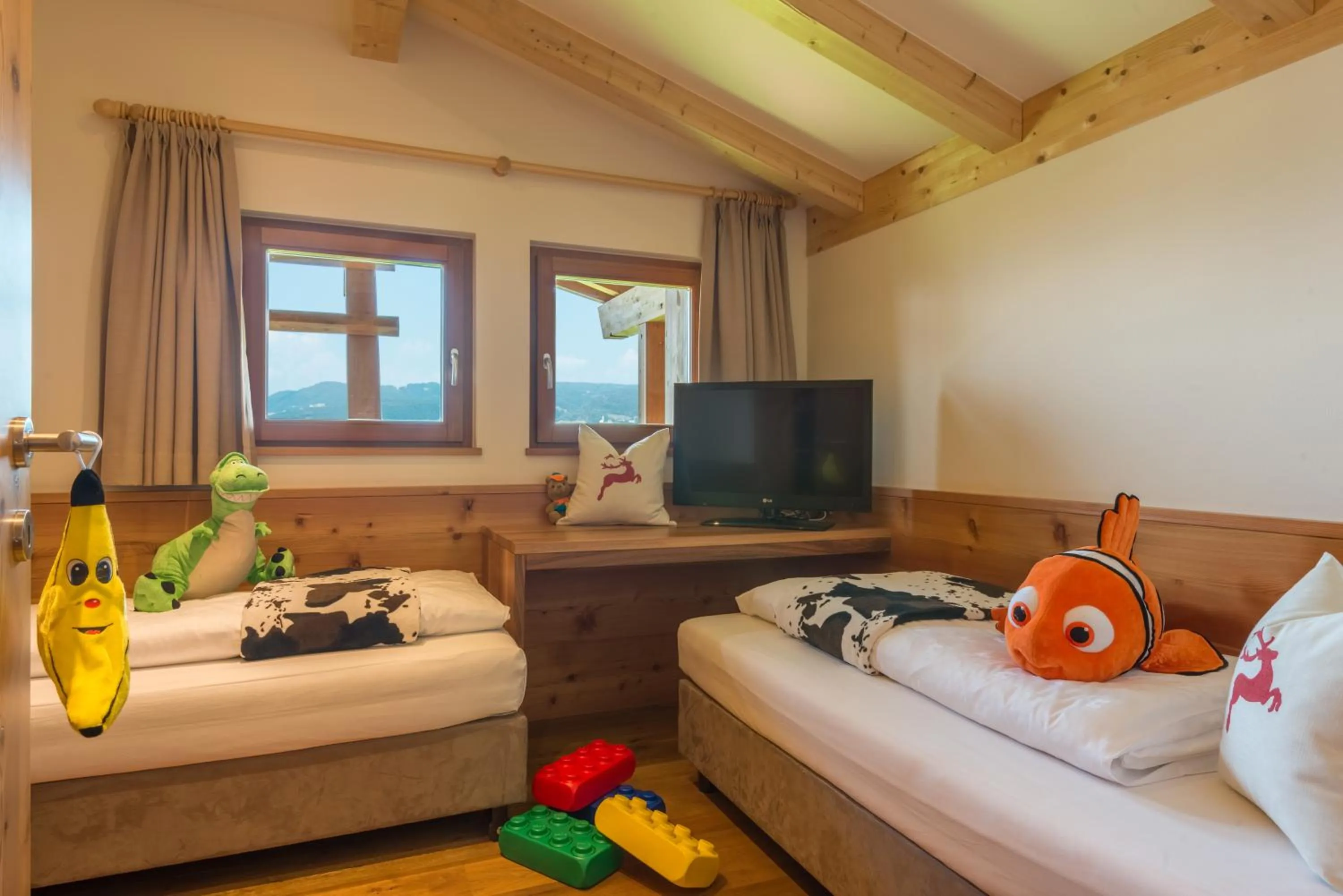 children, Bed in Hotel Emmy - five elements