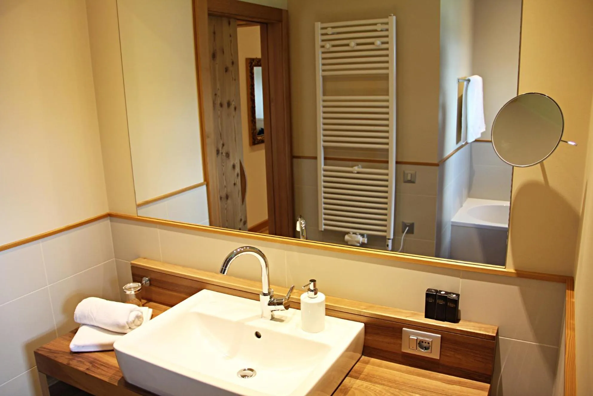 Bathroom in Hotel Emmy - five elements