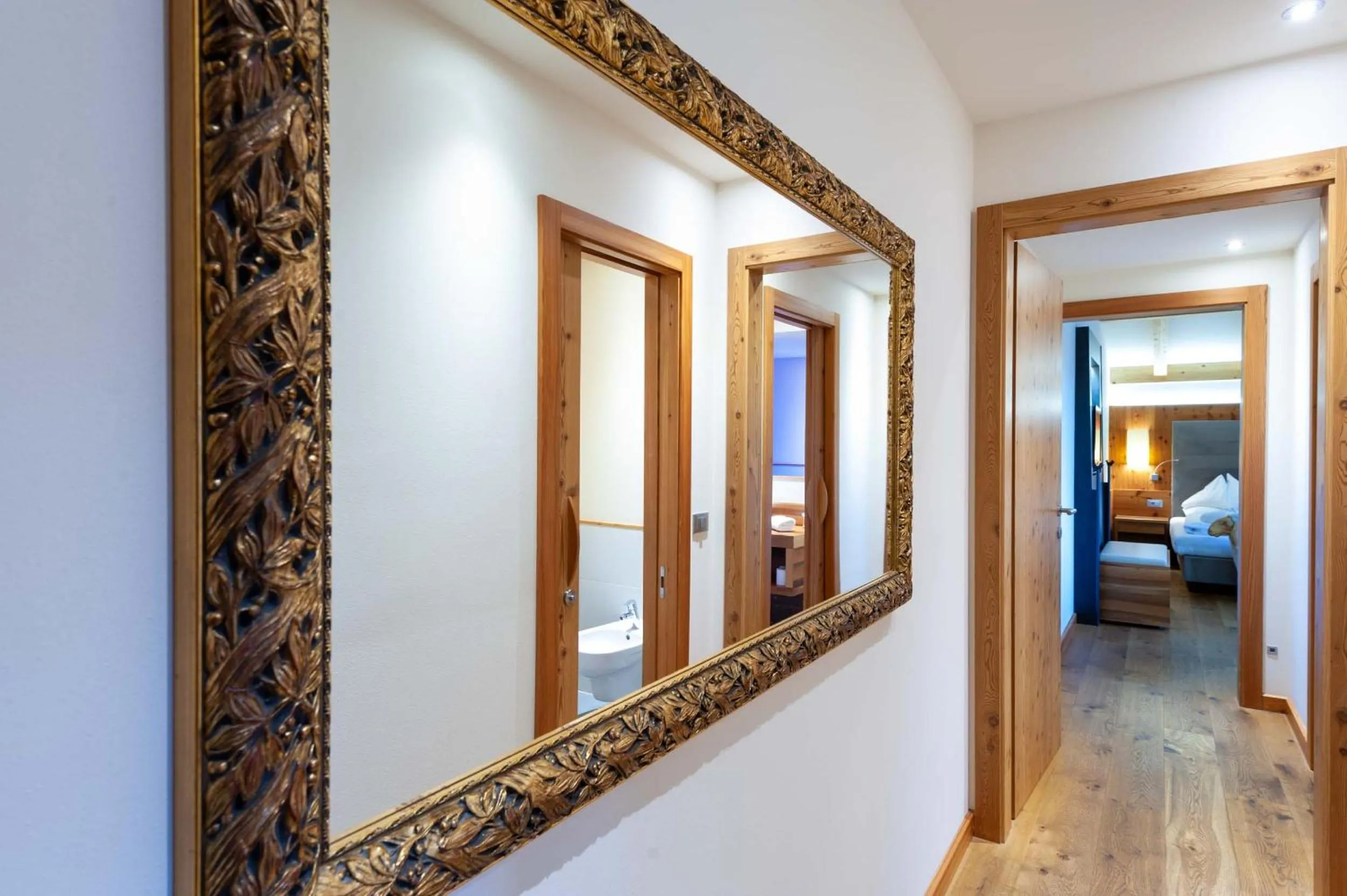 Photo of the whole room, Bed in Hotel Emmy - five elements